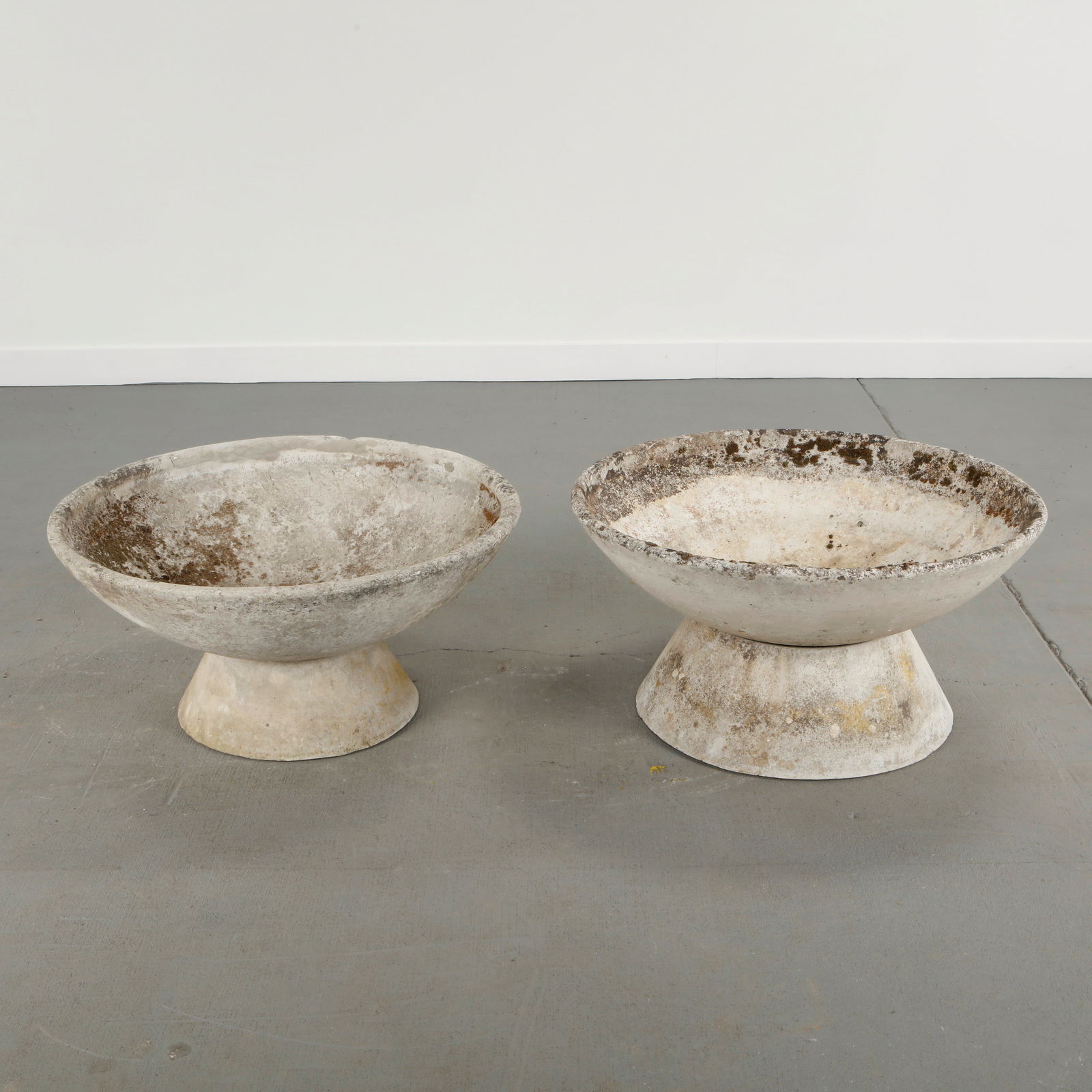 Willy Guhl, Pair of Bowl Planters on Stands, 1960s (1 of 17)