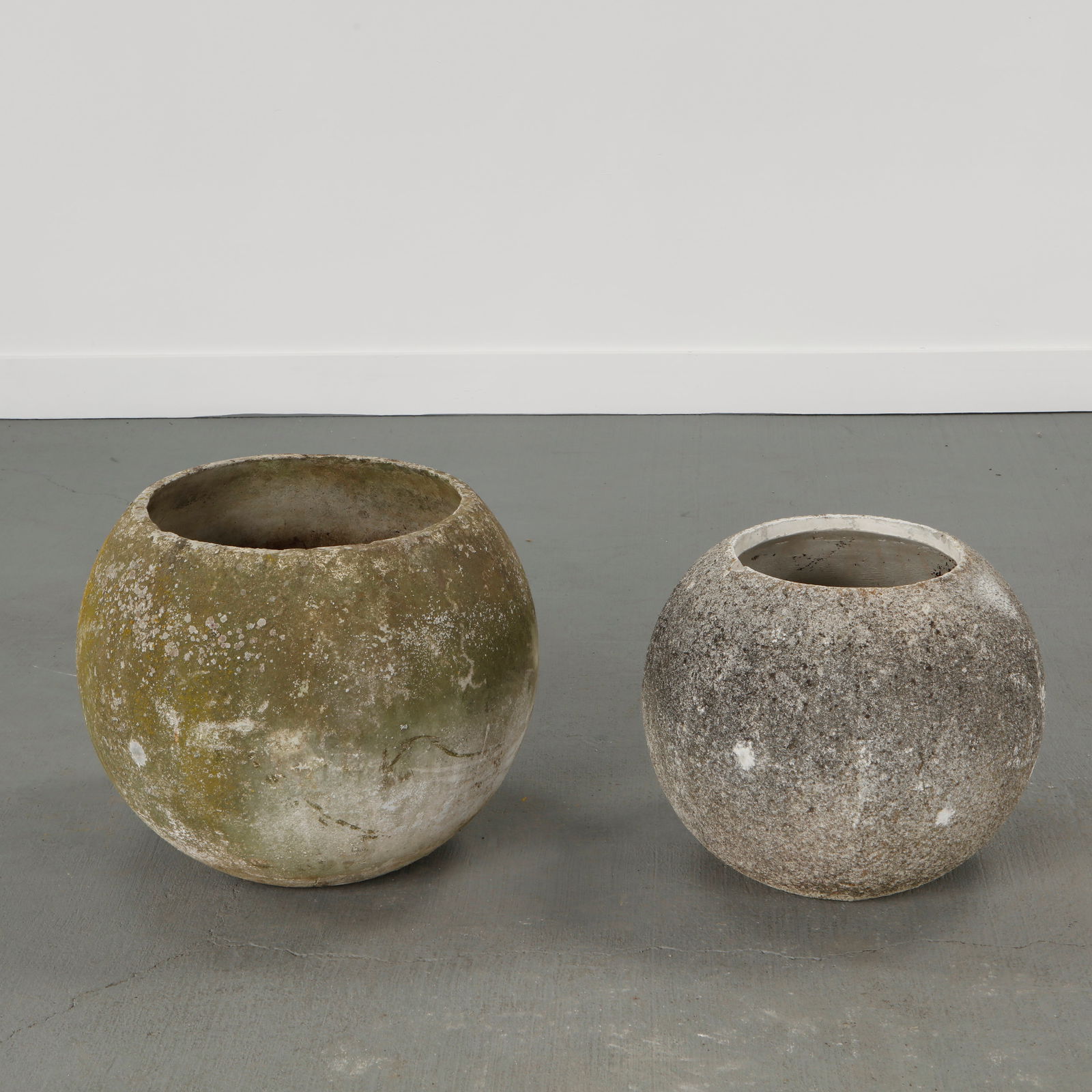 Grandon Fres, Pair of Large Ball Planters, 1960s (1 of 12)
