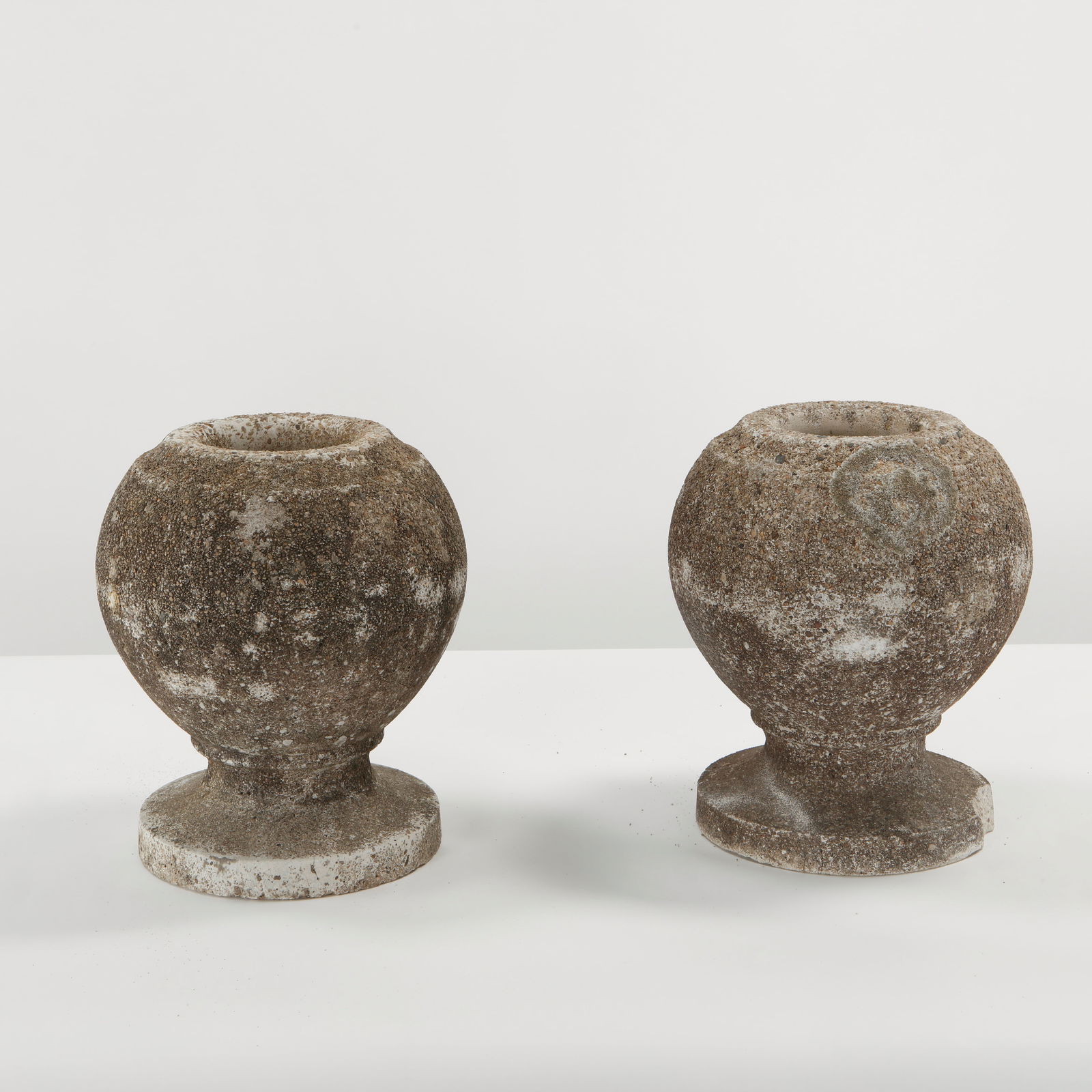 Pair of Architectural Round Cast Stone Planters, 1960s (1 of 9)