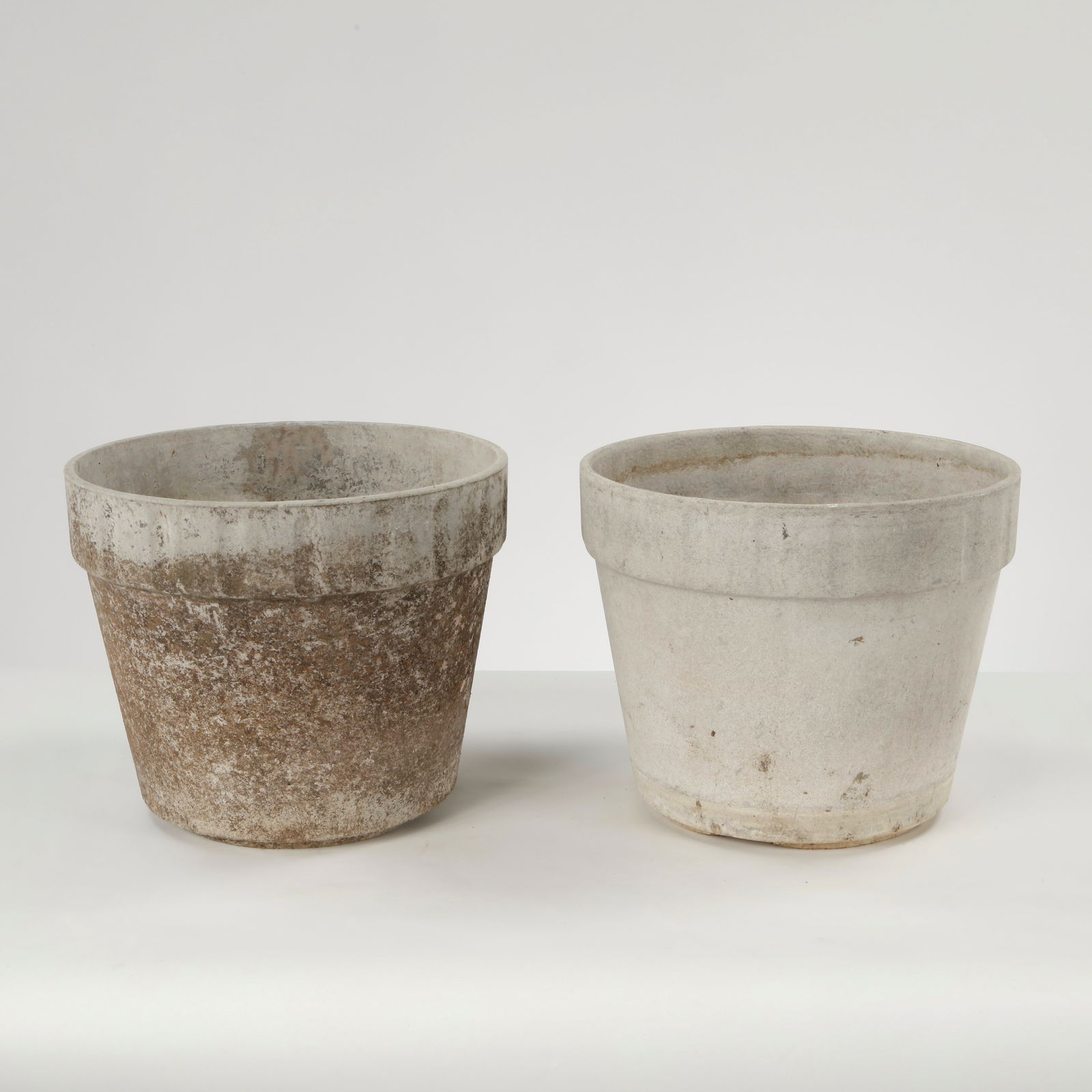 Willy Guhl, Pair of Round Planters, 1960s: Iconic flared silhouettes in weathered cement, epitomizing Willy Guhl modernist garden design. Height: 13 in. Diameter: 15.5 in.