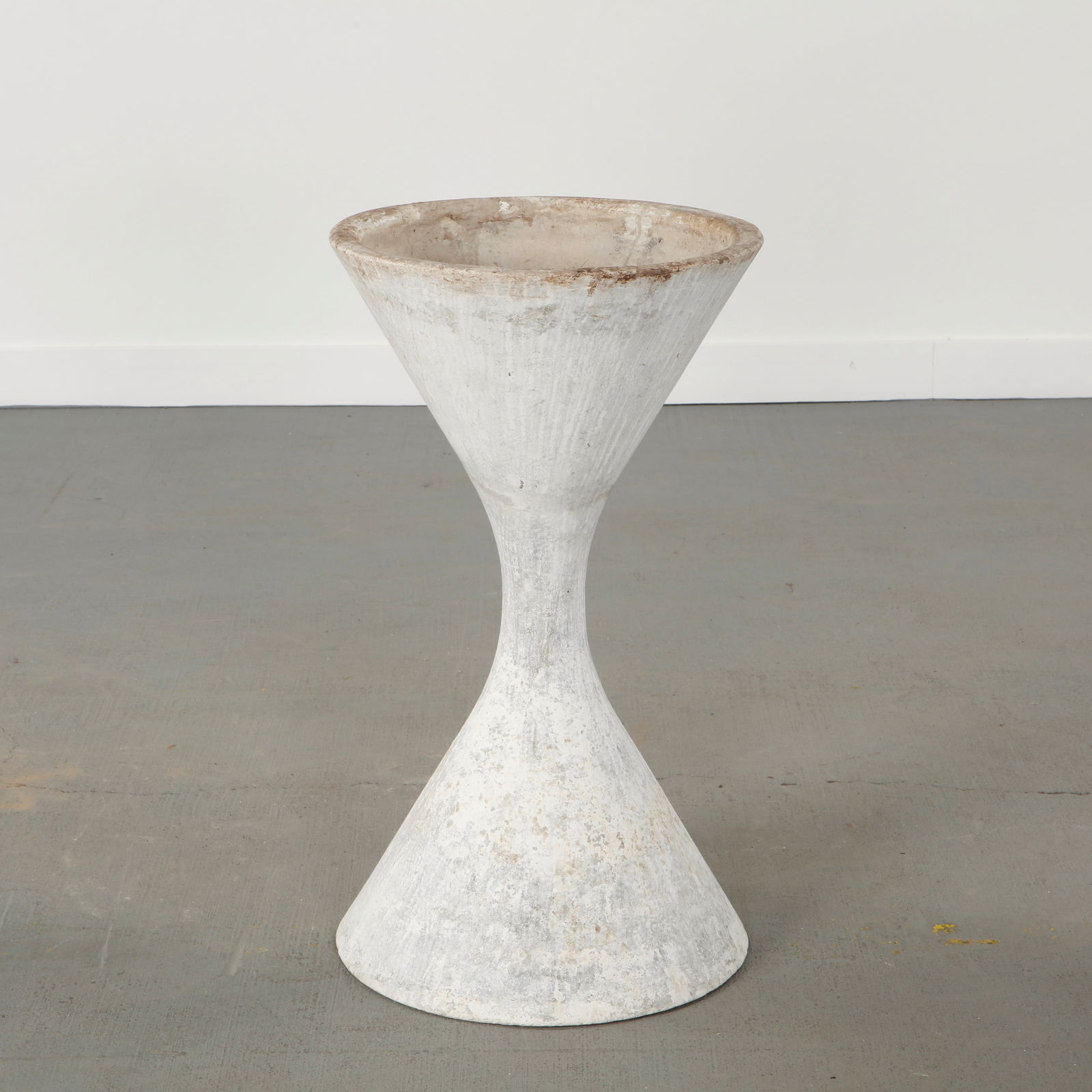 Willy Guhl, Medium Diabolo Planter, 1960s: Willy Guhl medium diabolo planter manufactured by Eternit, Switzerland. Height: 31 in. Diameter: 18 in.