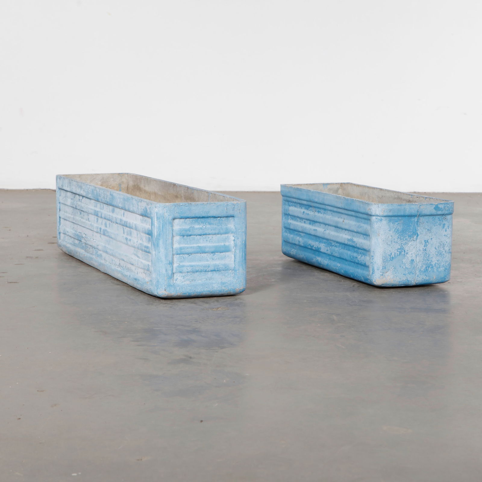 Willy Guhl, Pair of Large and Small Blue Rectangular Planters, 1960s: Eye-catching pair of ribbed rectangular concrete planters in a rare sky blue finish. Modernist appeal with vintage charm. LARGE: Length: 35 in. Width: 8.5 in. Height: 8.5 in. SMALL: Length: 24 in.
