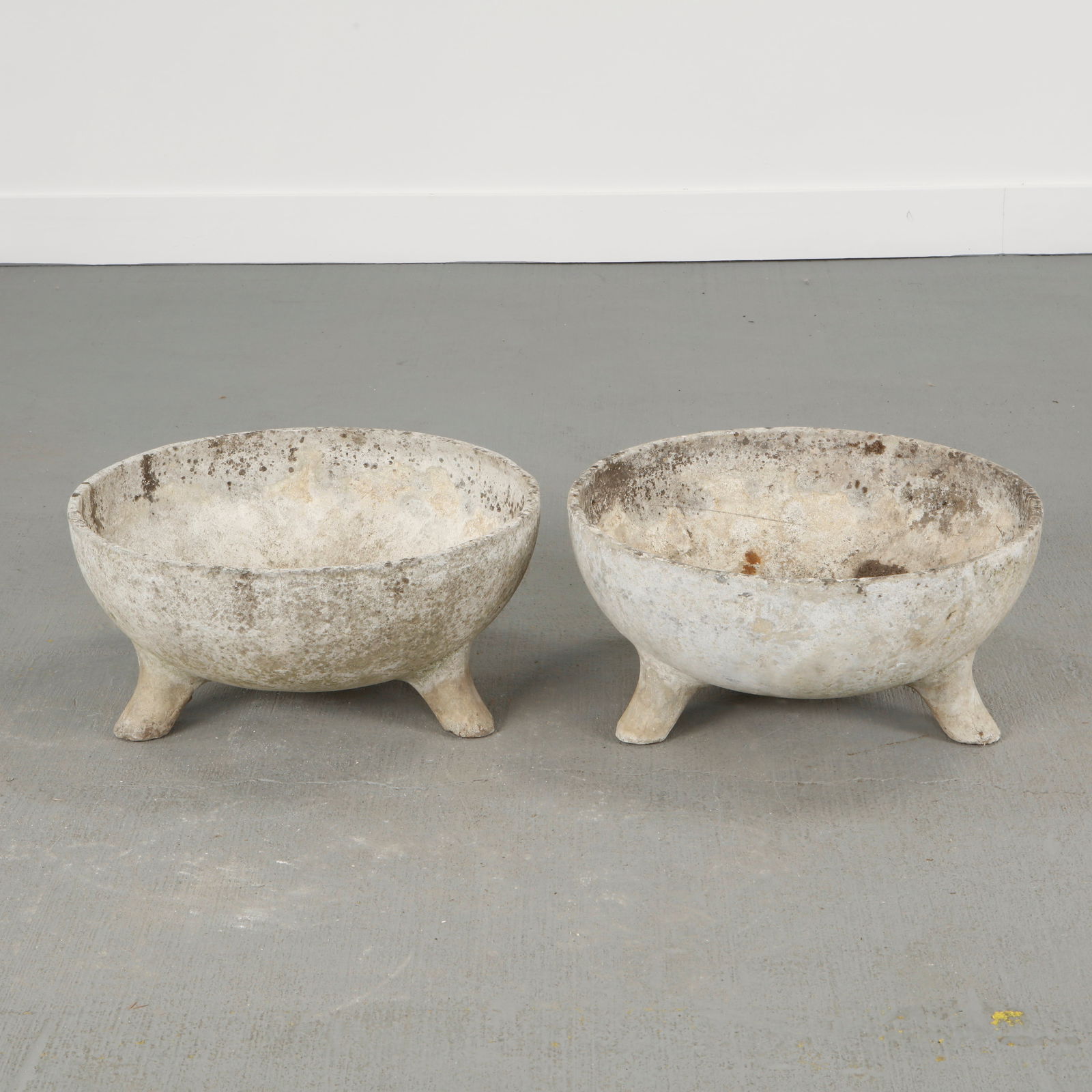 Willy Guhl, Pair of Half Cauldron Planters, 1960s (1 of 14)