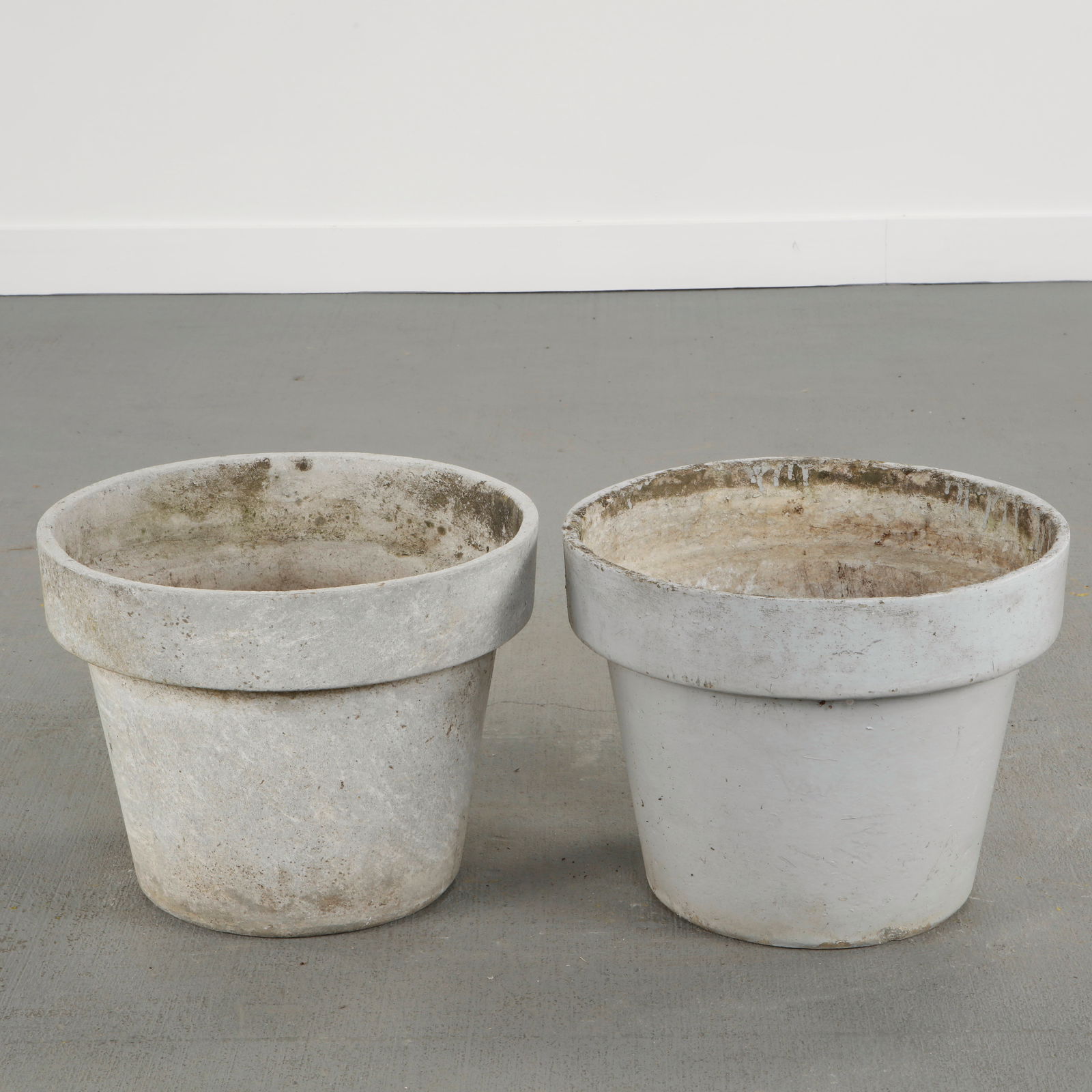 Willy Guhl, Pair of Round Planters, 1960s (1 of 11)