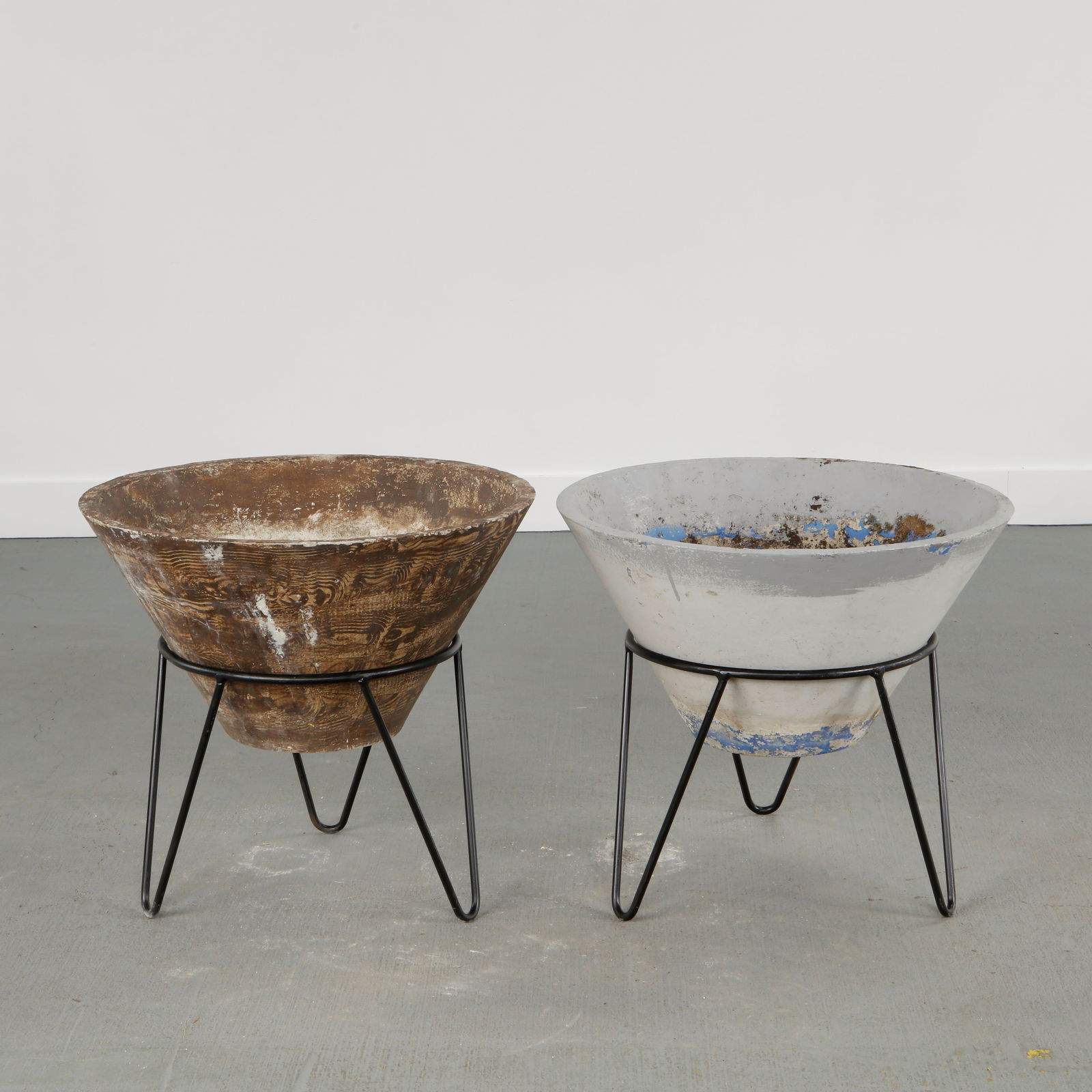 Willy Guhl, Pair of Conical Planters on Stands, 1960s (1 of 14)