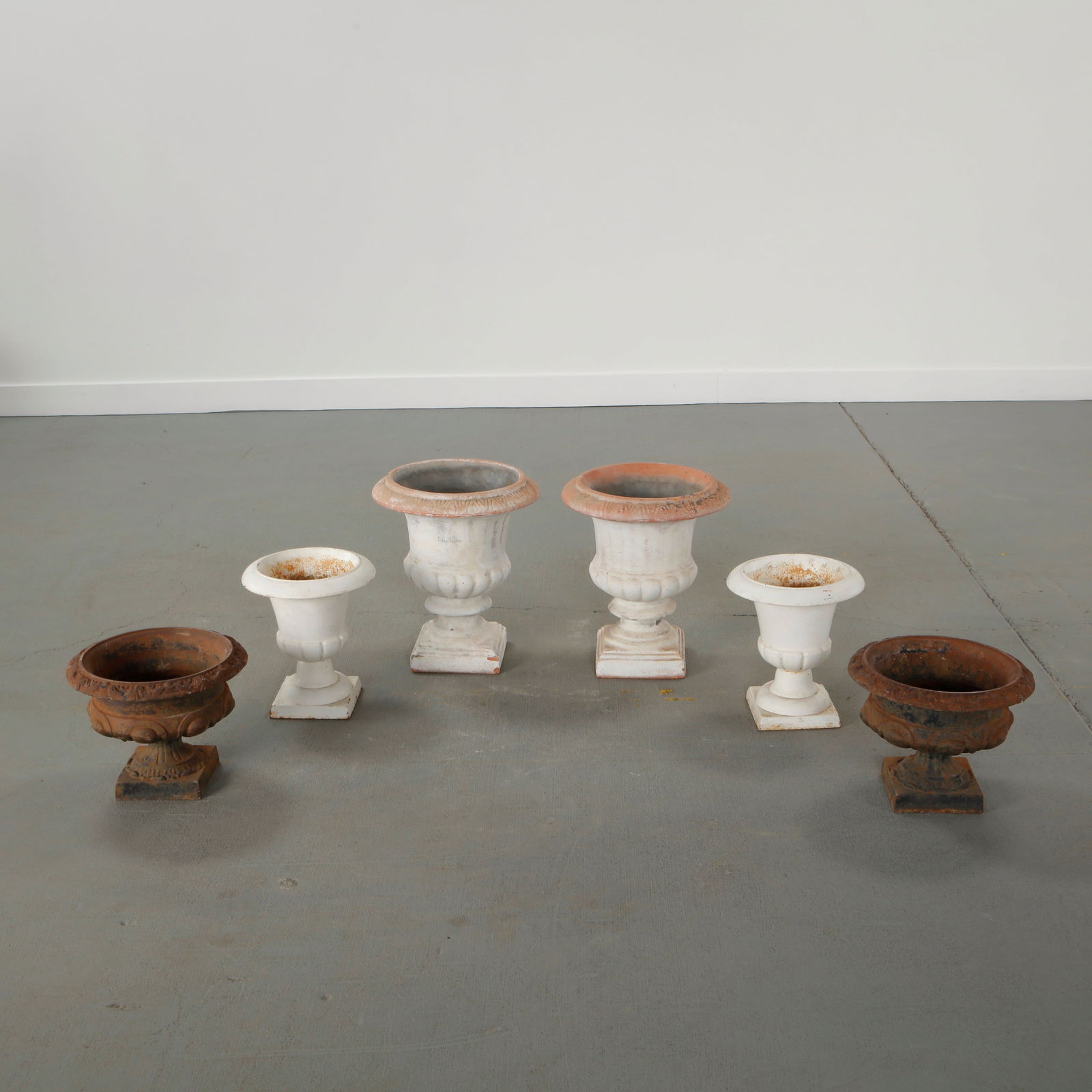 Set of Six French Garden Urns, Metal and Concrete, 1960s (1 of 13)