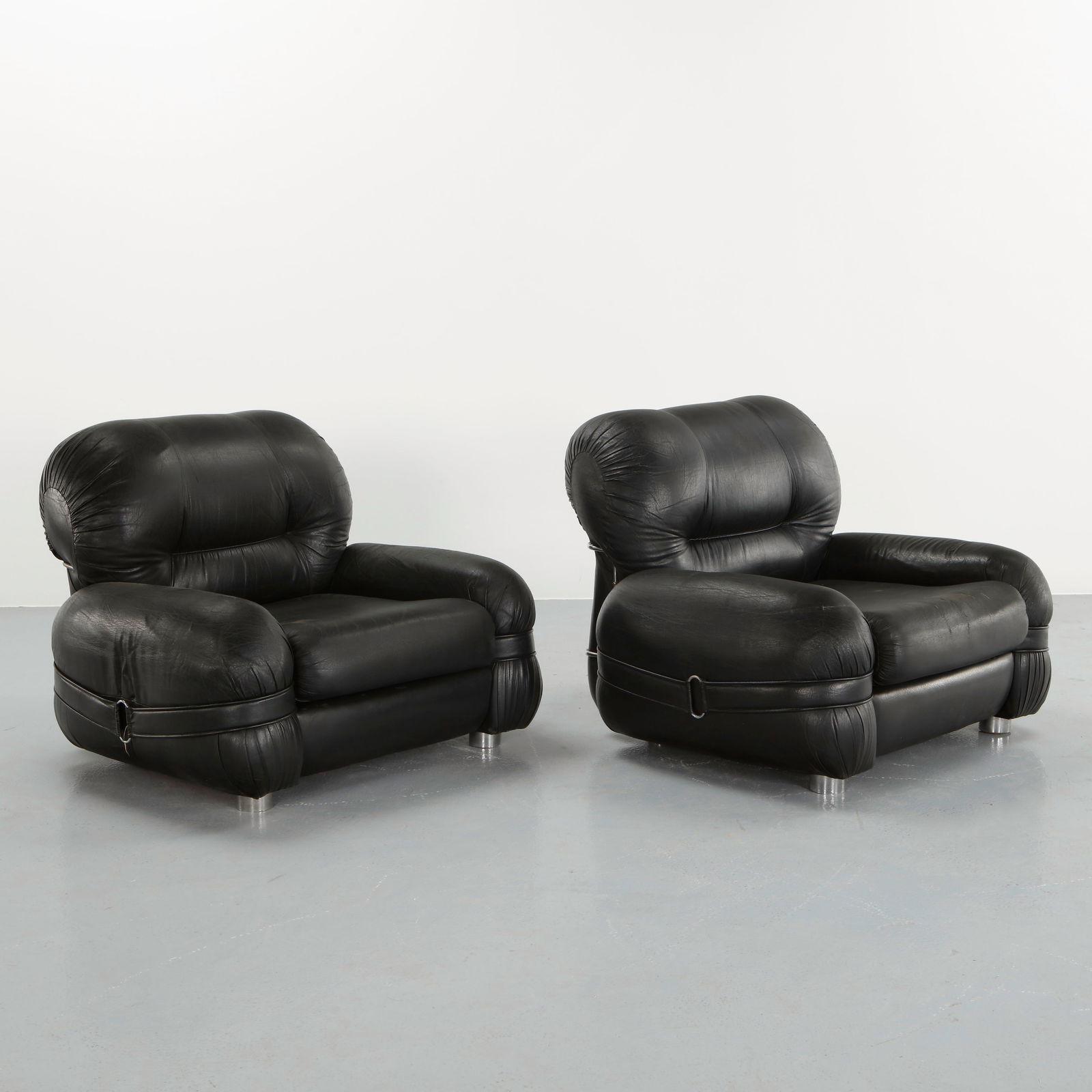 Pair of Black Leather Armchairs in the style of Adriano Piazzesi, Italy, 1970s (1 of 17)