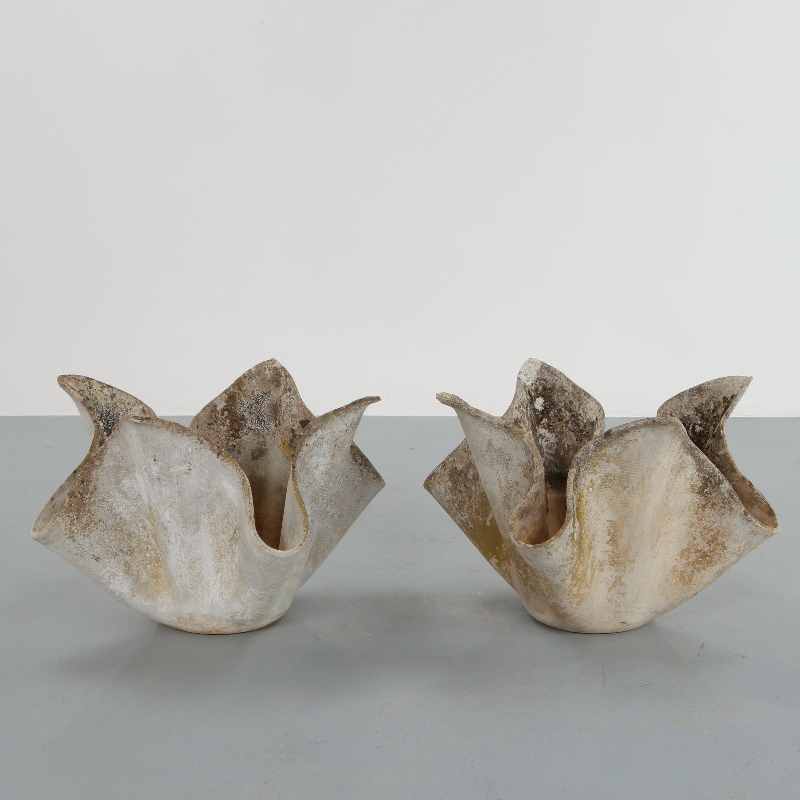 Willy Guhl, Pair of Large Tulip Planters, 1960s (1 of 10)