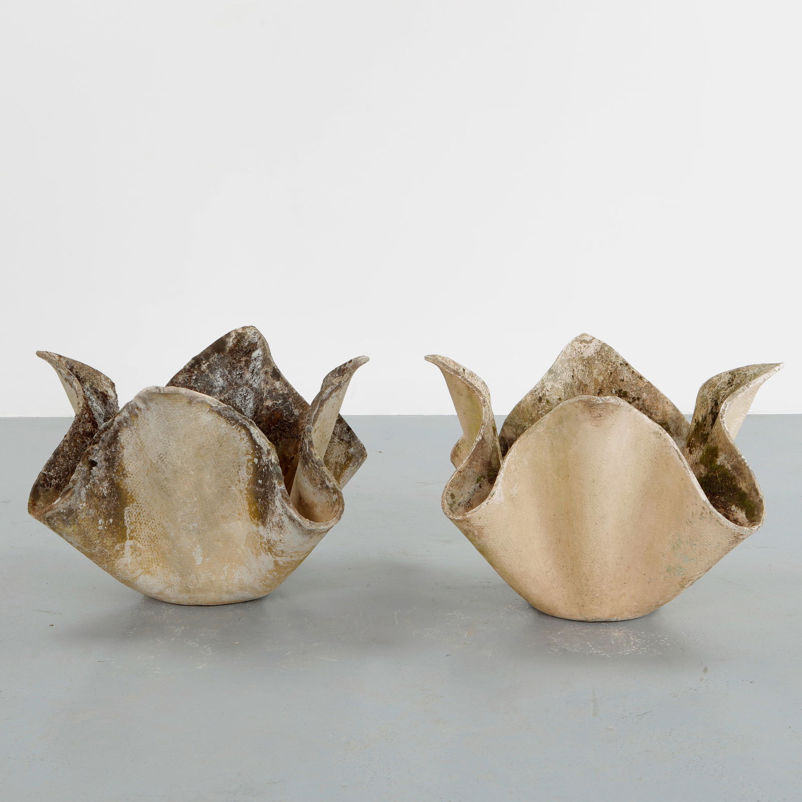 Willy Guhl, Pair of Large Tulip Planters, 1960s: Shaped in sweeping curves that open into a flared lip, this planter exemplifies Guhl mastery of organic geometry. The fiber-cement surface bears a rich aged patina, lending depth and authenticity to i