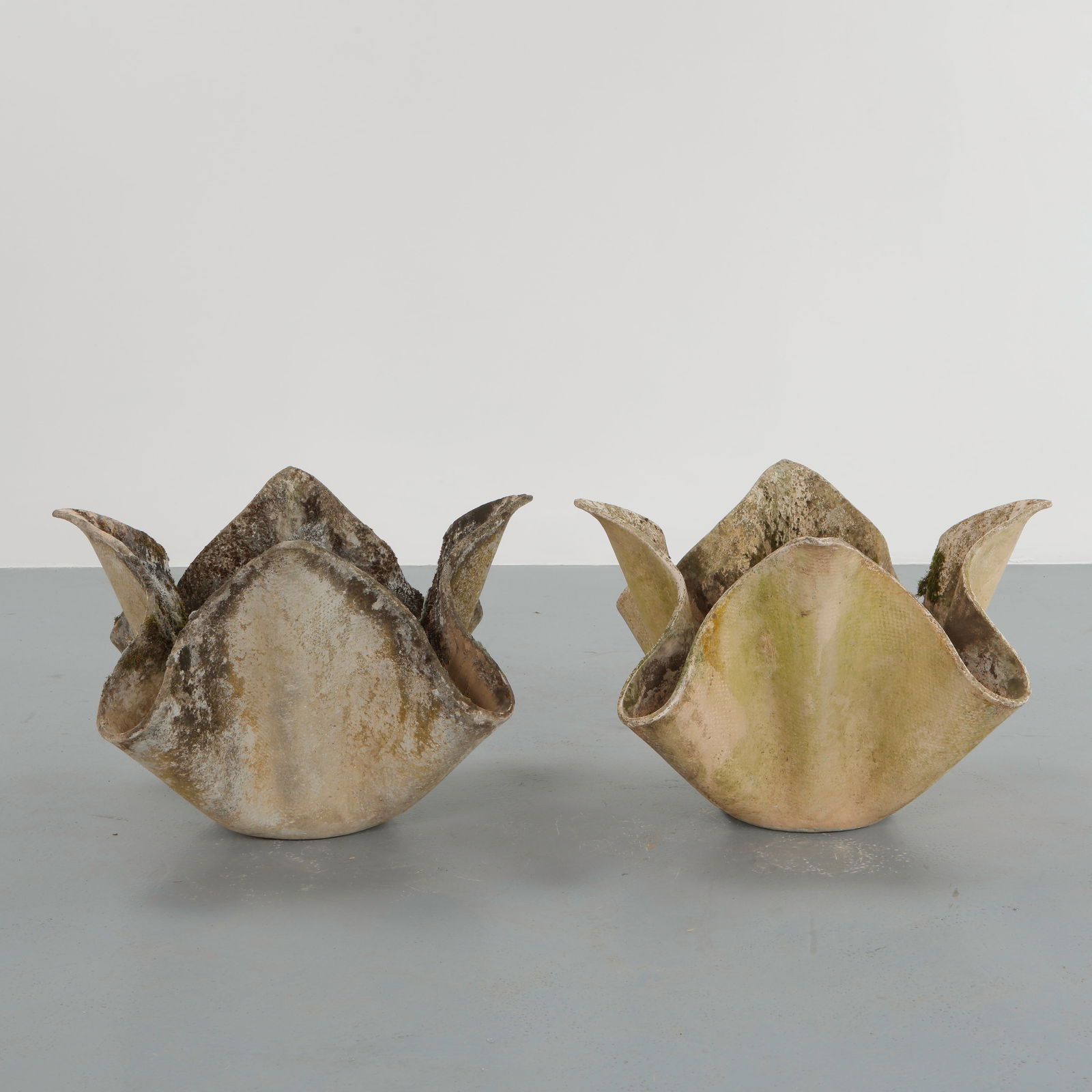 Willy Guhl, Pair of Large Tulip Planters, 1960s - 2