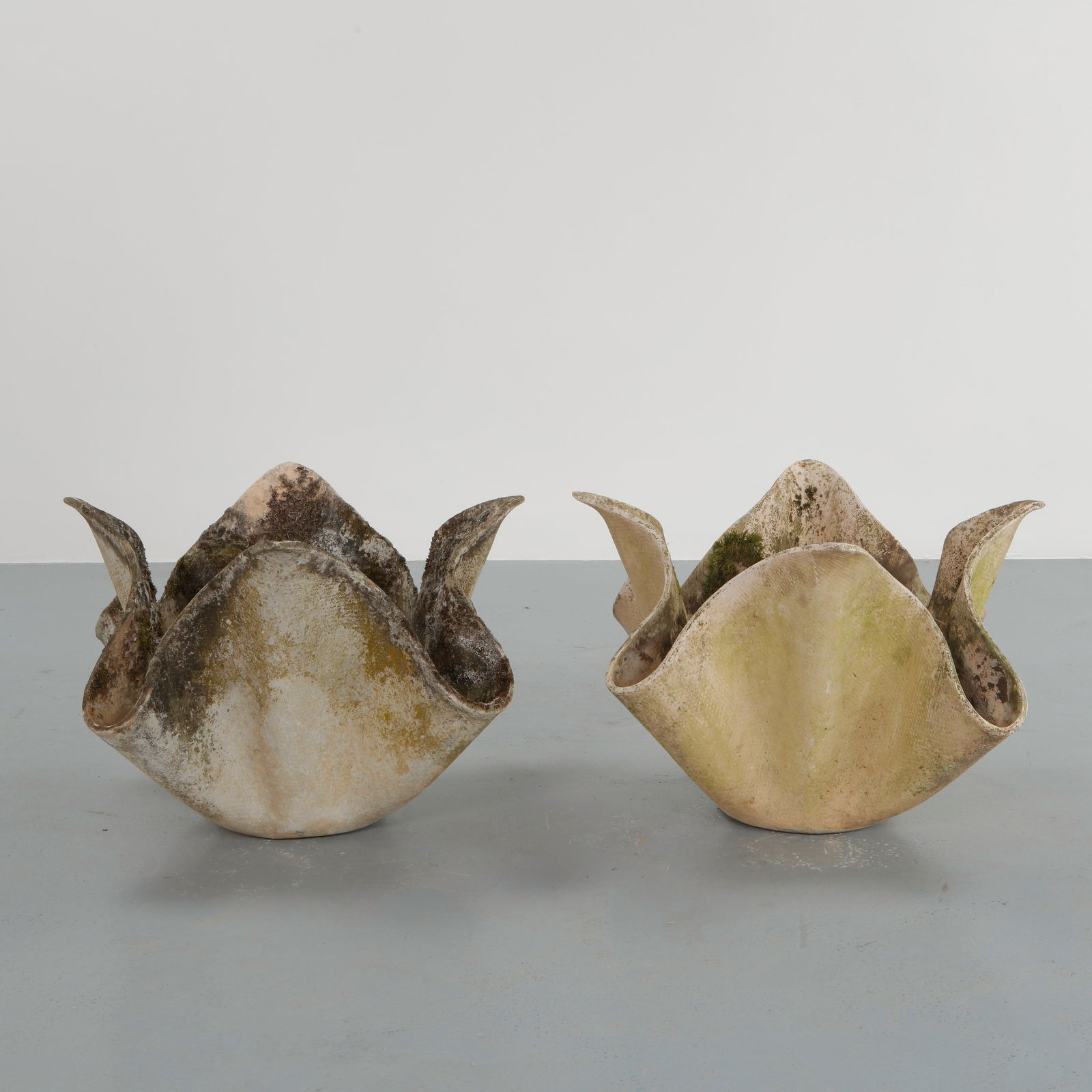 Willy Guhl, Pair of Large Tulip Planters, 1960s - 3