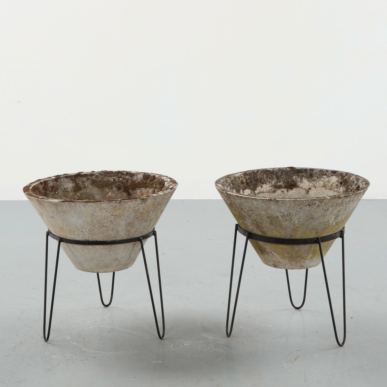 Willy Guhl, Pair of Conical Planters on Metal Stands, 1960s (1 of 11)