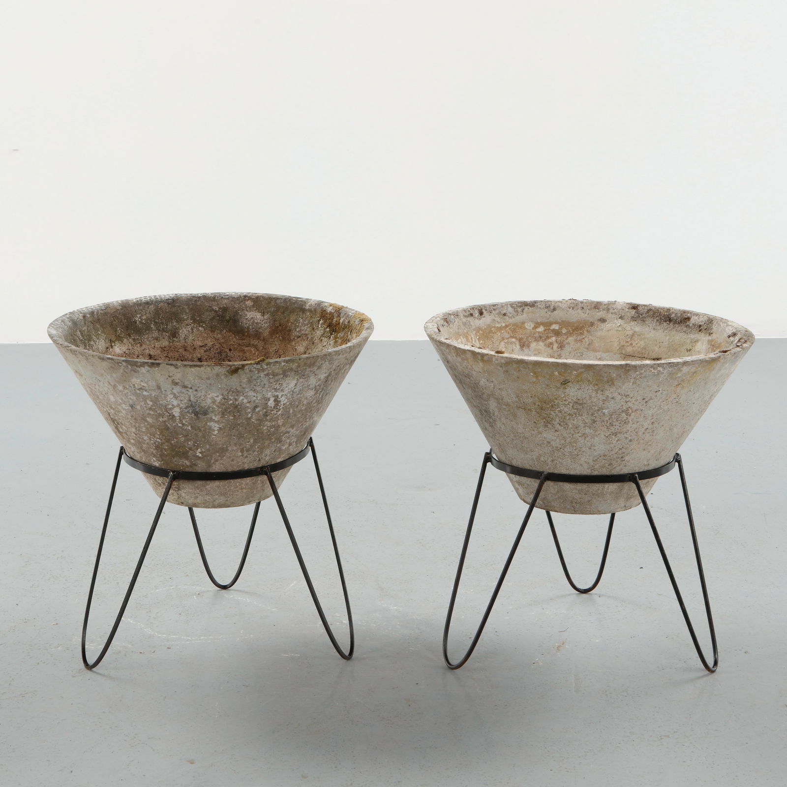 Willy Guhl, Pair of Conical Planters on Metal Stands, 1960s (1 of 10)