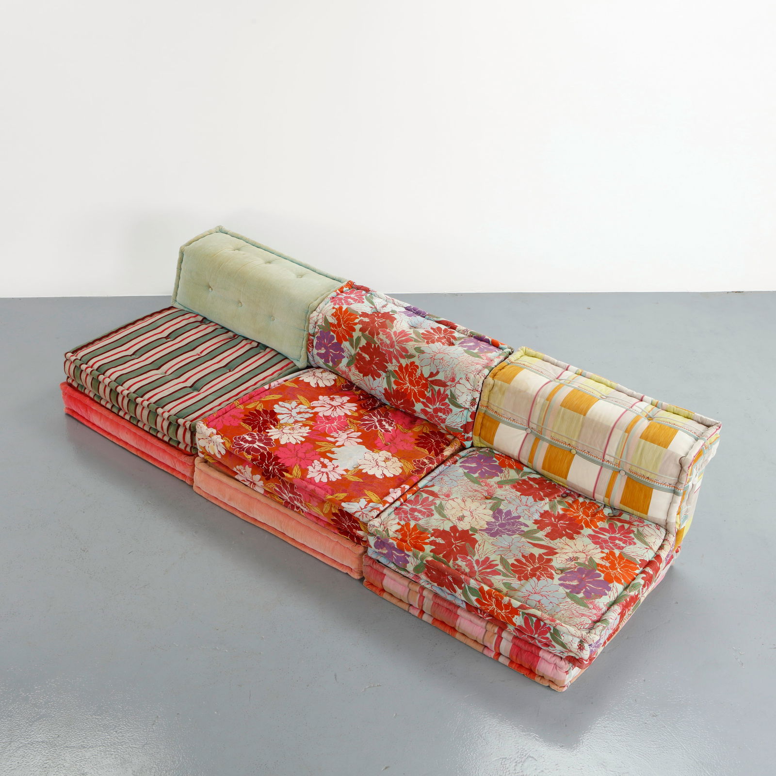 Hans Hopfer for Roche Bobois, 9-Piece Mah Jong Sofa, 2000s: A 9-piece Mah Jong sofa from Roche Bobois, featuring a patchwork of rich textiles. Its modular design allows for versatile configurations to suit any living space. Individual dimensions: Floor Pillow