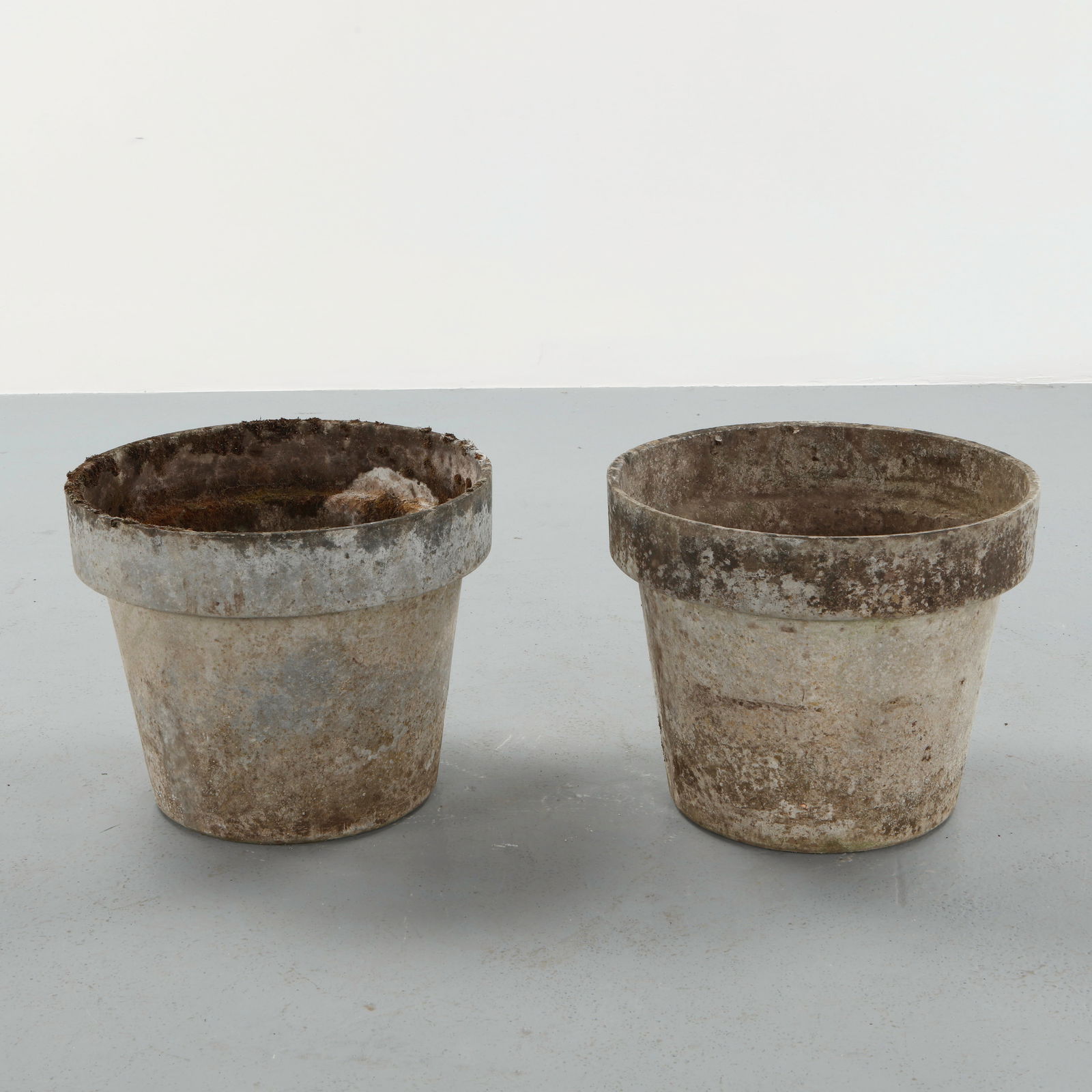 Willy Guhl, Pair of Round Planters, 1960s (1 of 13)