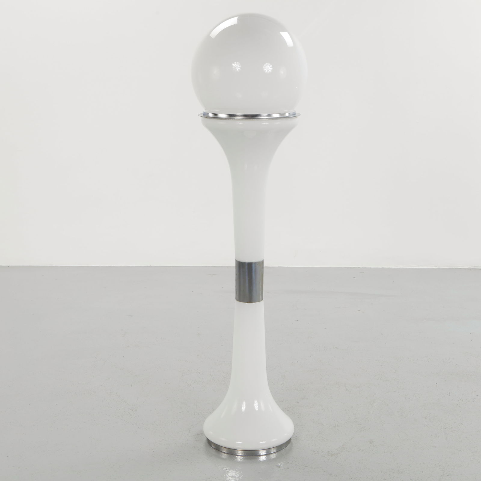 Carlo Nason, Murano Glass Floor Lamp, 1970s: Executed in opaline Murano glass, this floor lamp features fluid contours and refined proportions. A luminous example of Italian lighting design, combining technical precision with sculptural elegance