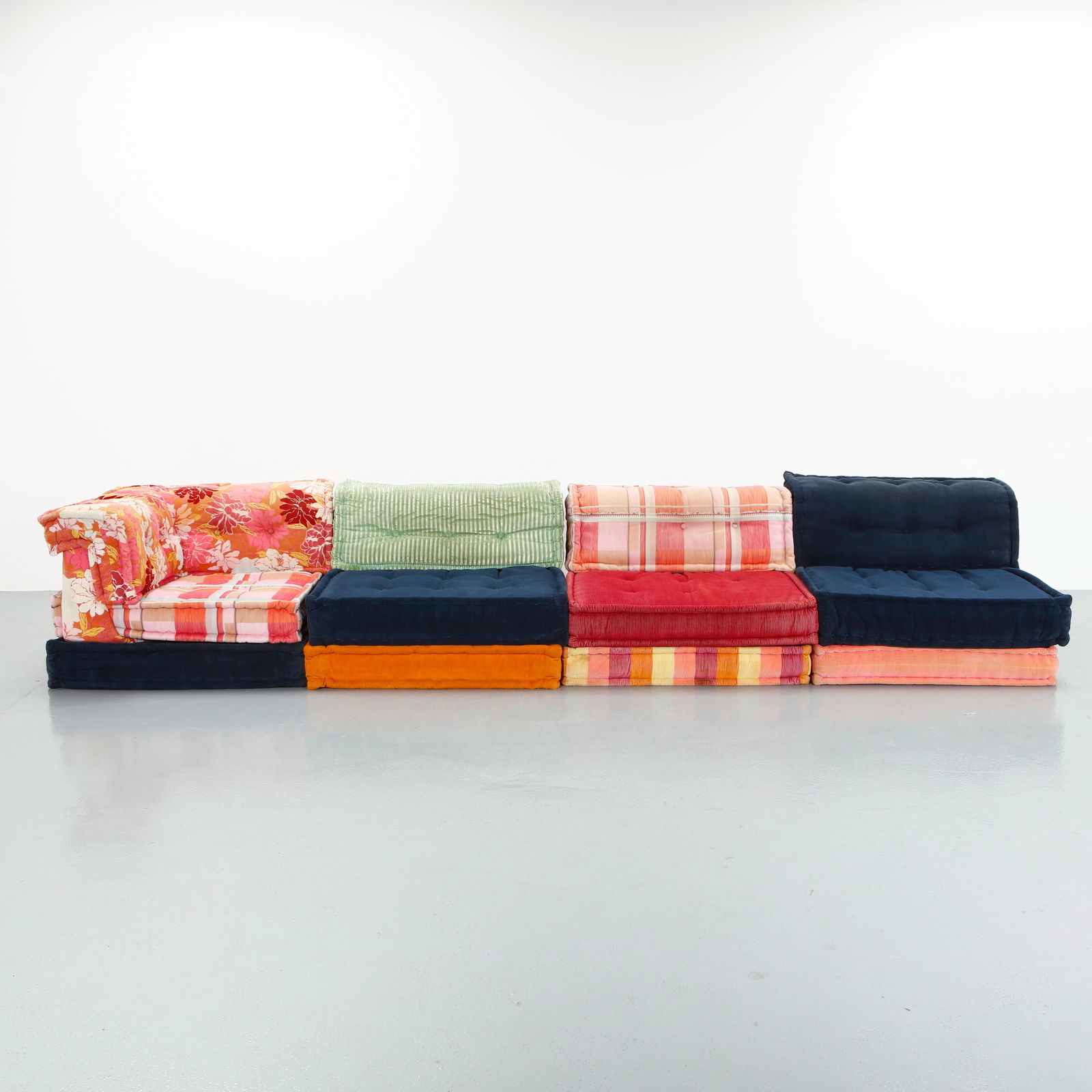 Hans Hopfer for Roche Bobois, 12-Piece Mah Jong Sofa, 2000s: A 12-piece Mah Jong sofa from Roche Bobois, featuring a patchwork of rich textiles. Its modular design allows for versatile configurations to suit any living space. Individual dimensions: Floor Pillow