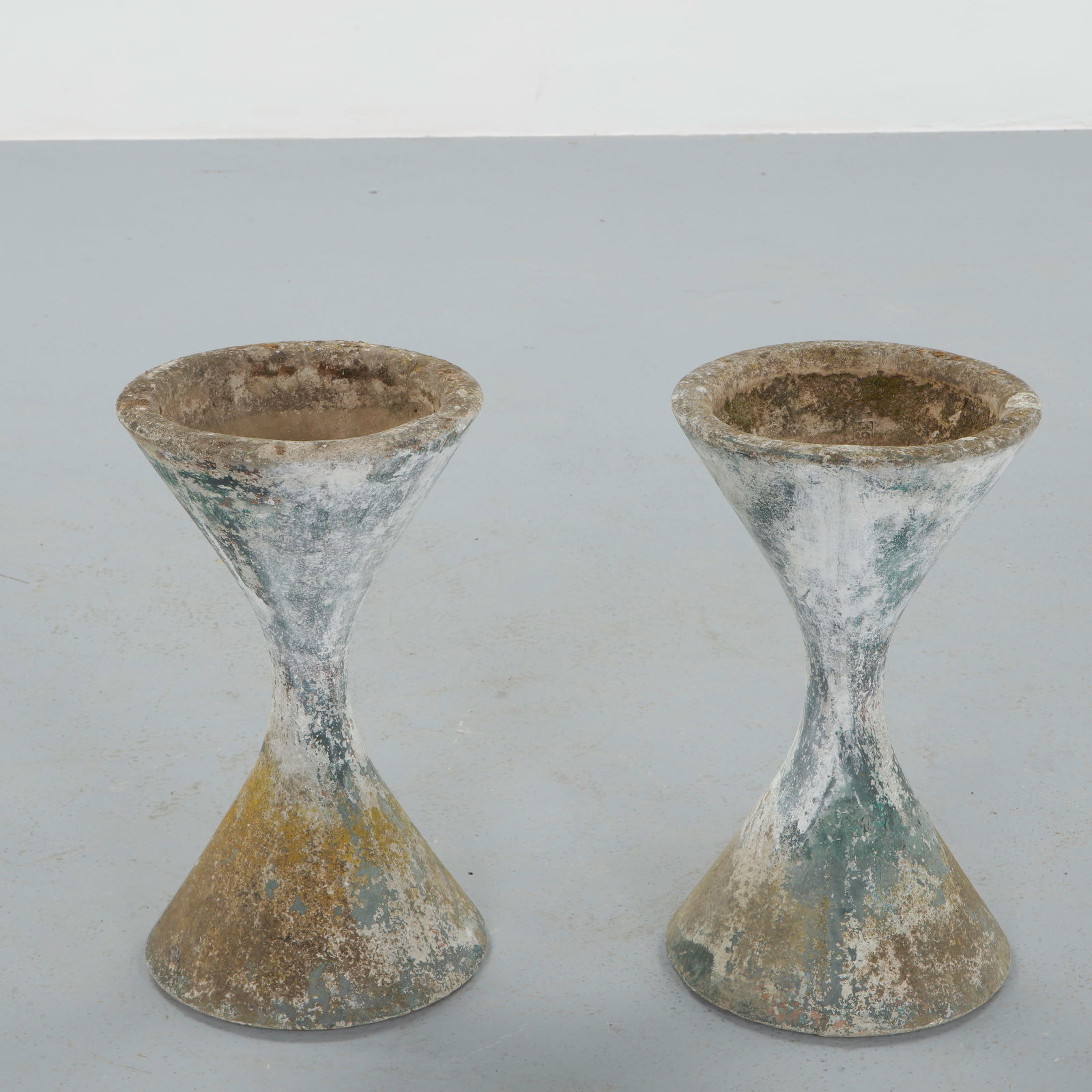 Willy Guhl, Pair of Small Diabolo Planters, 1960s: Pair of Willy Guhl small diabolo planters manufactured by Eternit, Switzerland. Height: 19 in. Diameter: 11 in