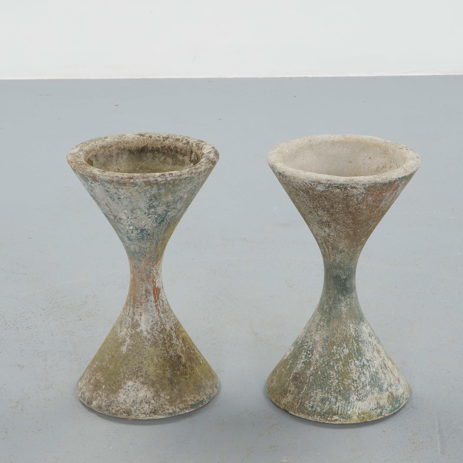 Willy Guhl, Pair of Small Diabolo Planters, 1960s: Pair of Willy Guhl small diabolo planters manufactured by Eternit, Switzerland. Height: 19 in. Diameter: 11 in
