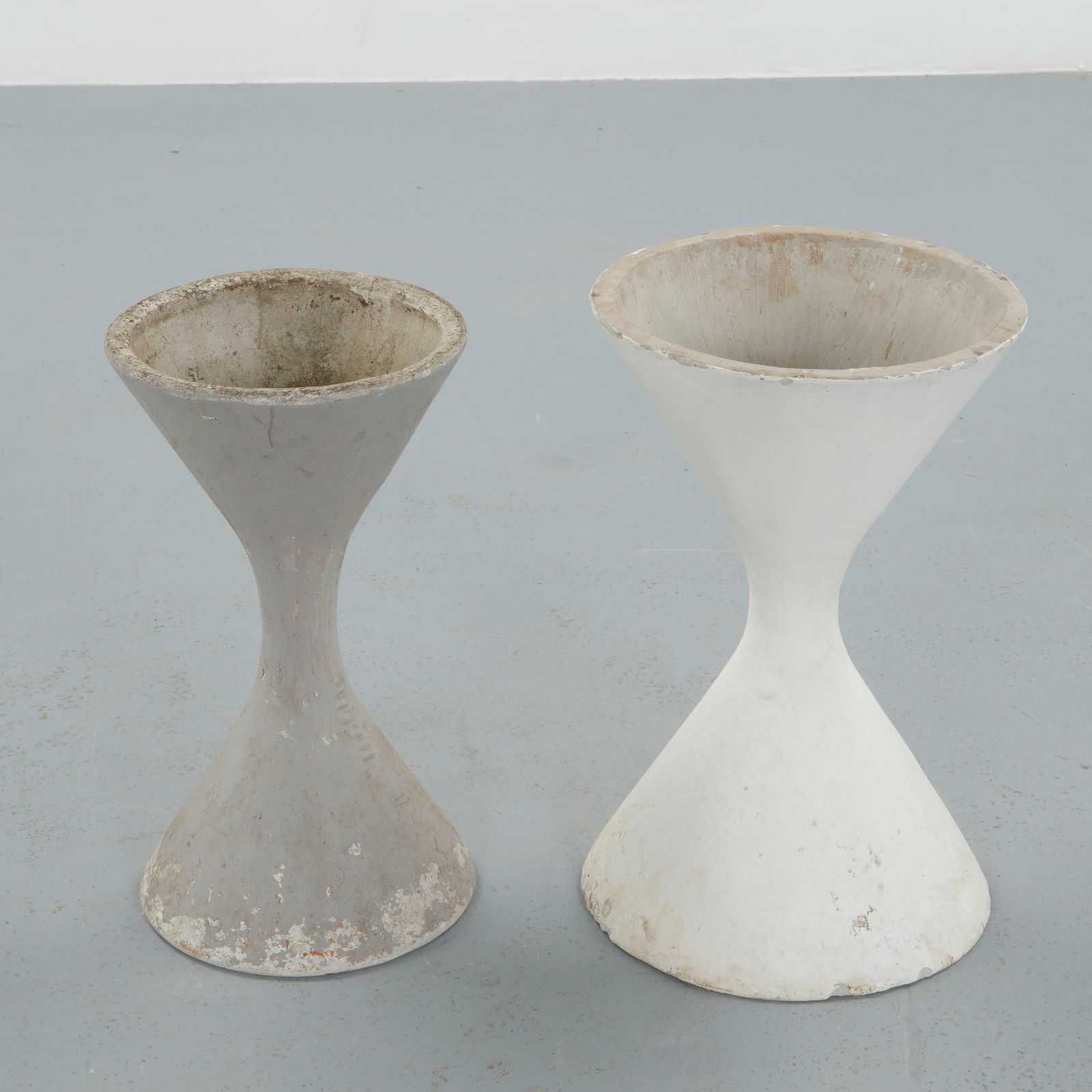 Willy Guhl, Pair of Small Diabolo Planters, 1960s (1 of 9)