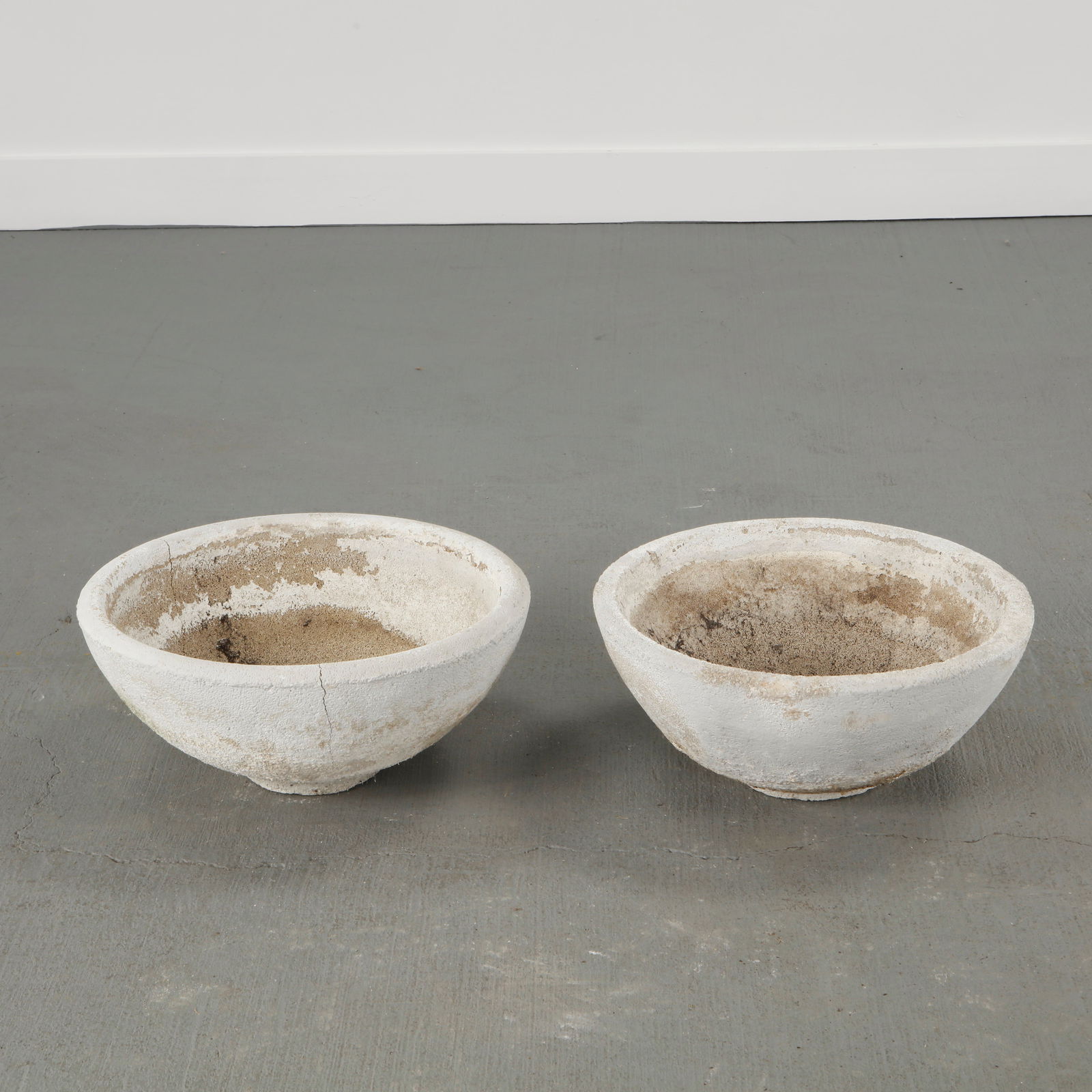 Pair of White Round Stone Planters, 1960s (1 of 13)