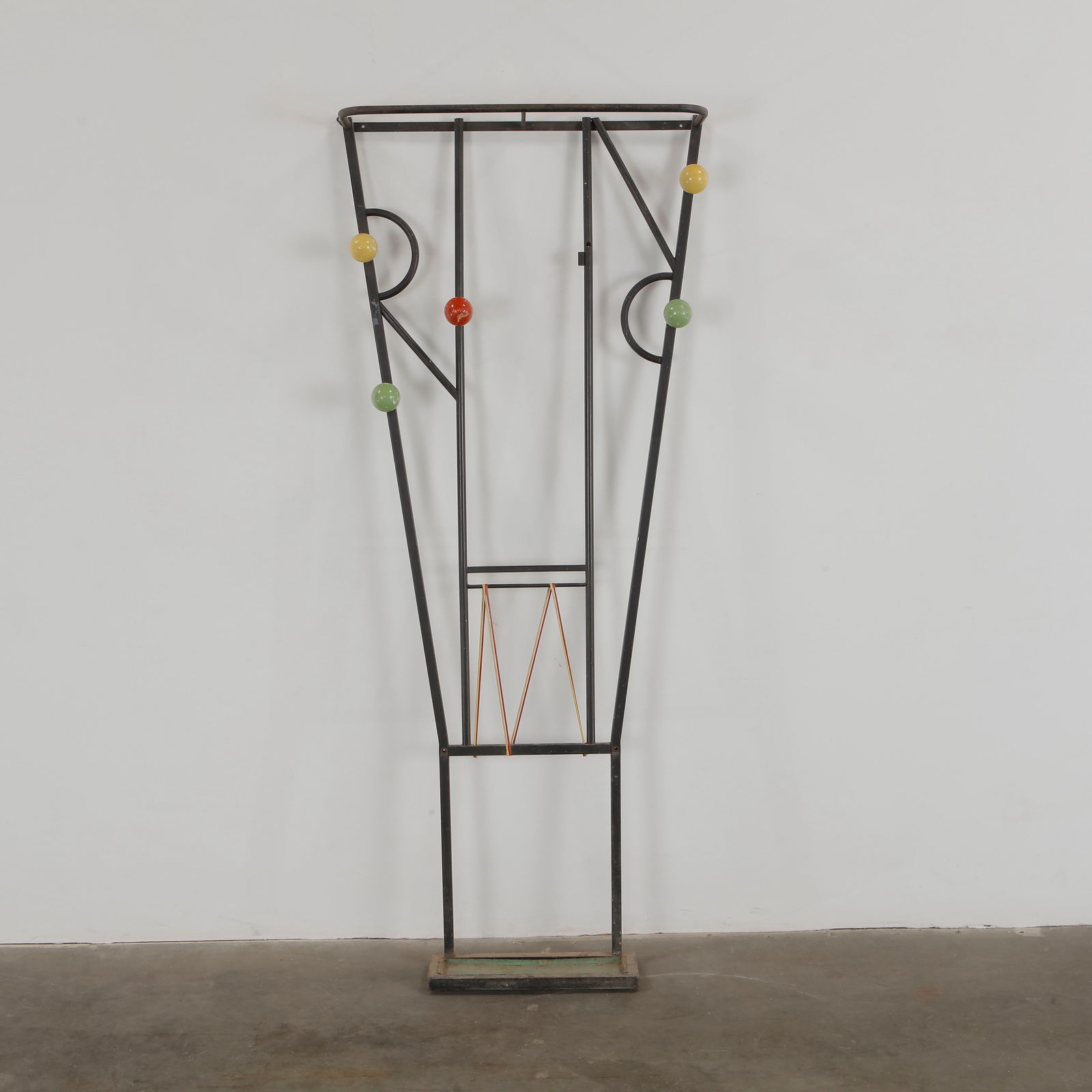 Roger Feraud, Hall Stand, 1960s: Large sculptural coat rack in black metal with multicolor ball hooks. Statement piece. Height: 70 in. Length: 29 in. Width: 8.5 in.