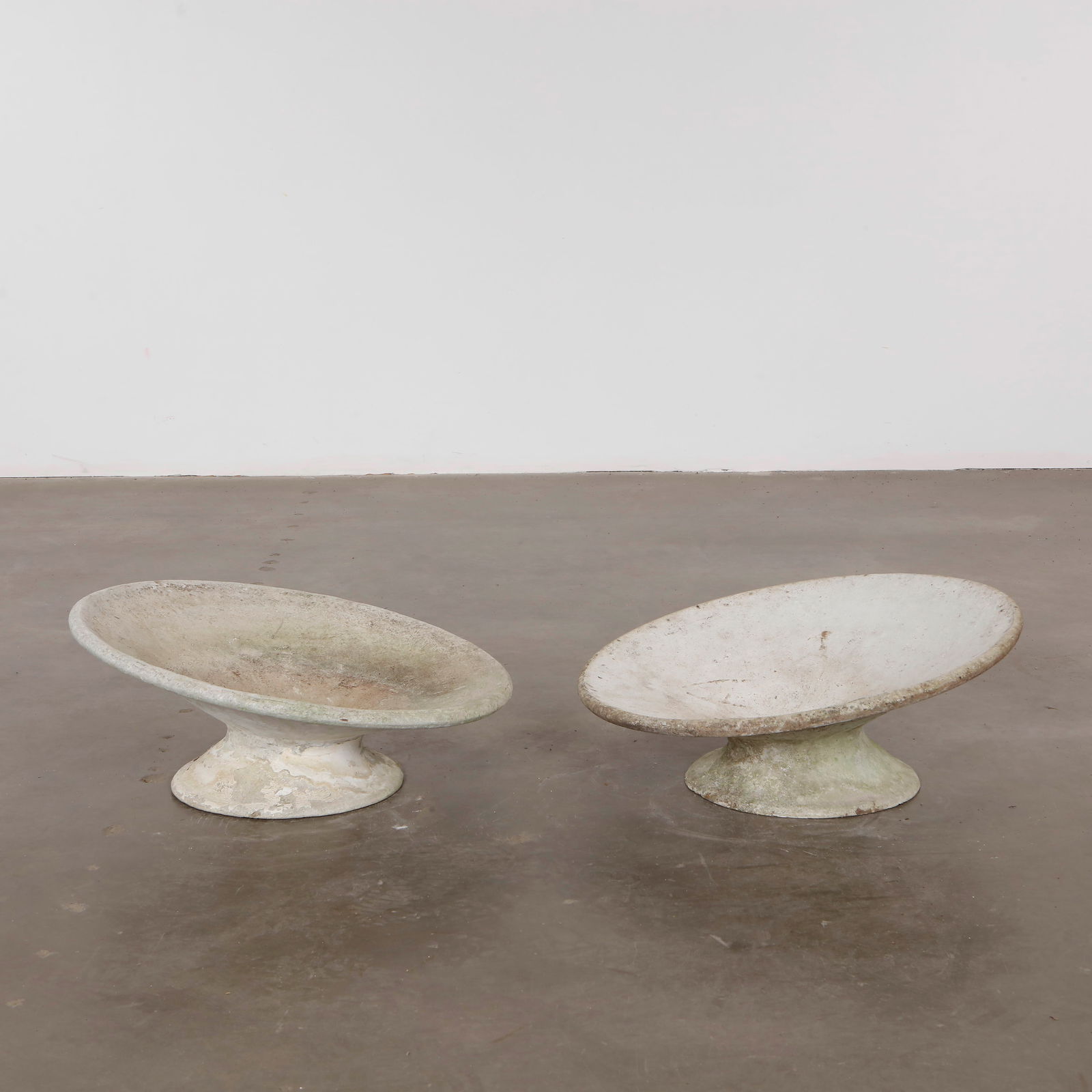 Willy Guhl, Pair of Extra Short Off Kilter Planters, 1960s (1 of 10)