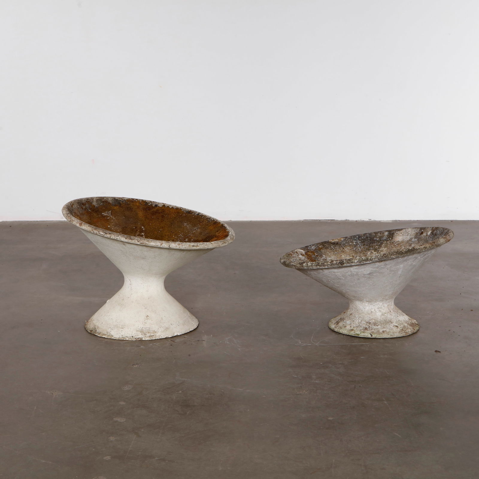 Willy Guhl, Pair of Off Kilter Planters, 1960s (1 of 10)