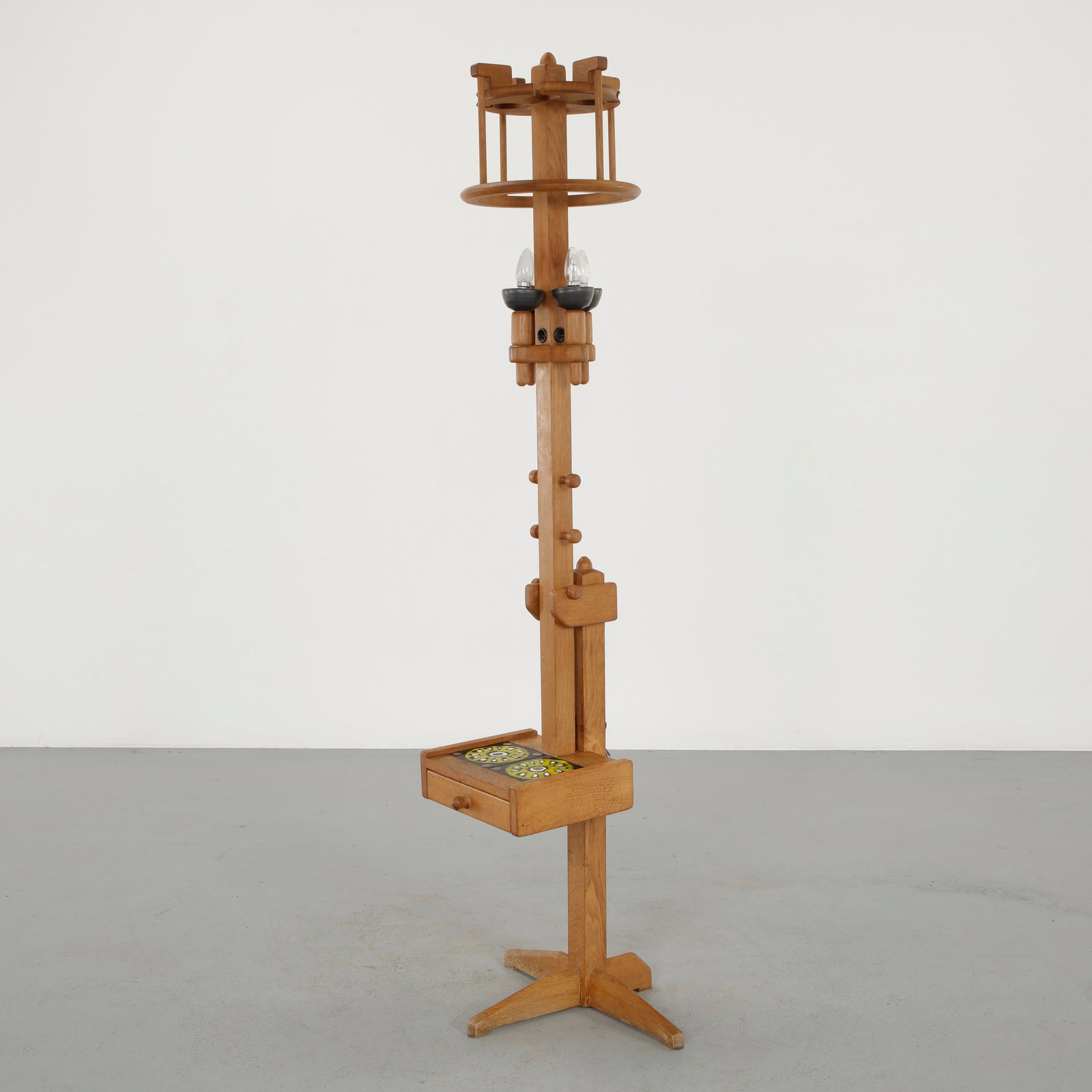 Guillerme et Chambron, Floor Lamp attributed, 1950s: Floor lamp executed in solid wood with sculptural vertical structure and integrated lighting elements. The refined joinery and balanced proportions reflect the craftsmanship associated with Guillerme