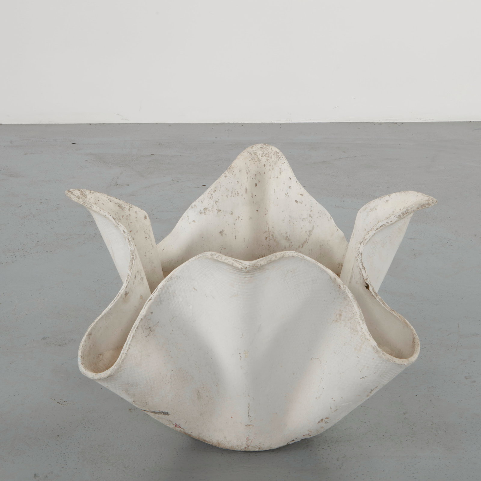 Willy Guhl, Tulip Planter, 1960s: Shaped in sweeping curves that open into a flared lip, this planter exemplifies Guhl mastery of organic geometry. The fiber cement surface bears a rich aged patina, lending depth and authenticity to