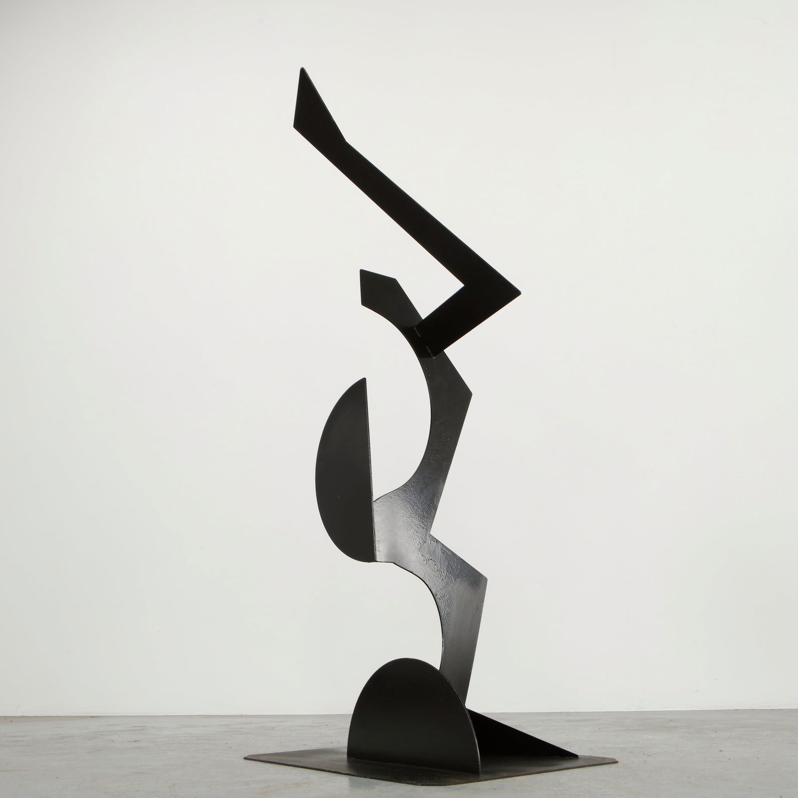 Monumental Philippe Makhloof, Black Contemporary Metal Sculpture, 1980s: Sculptural work by Philippe Makhloof executed in blackened steel with sweeping abstract forms. The composition balances sharp geometric elements with curved volumes creating a dynamic visual rhythm.