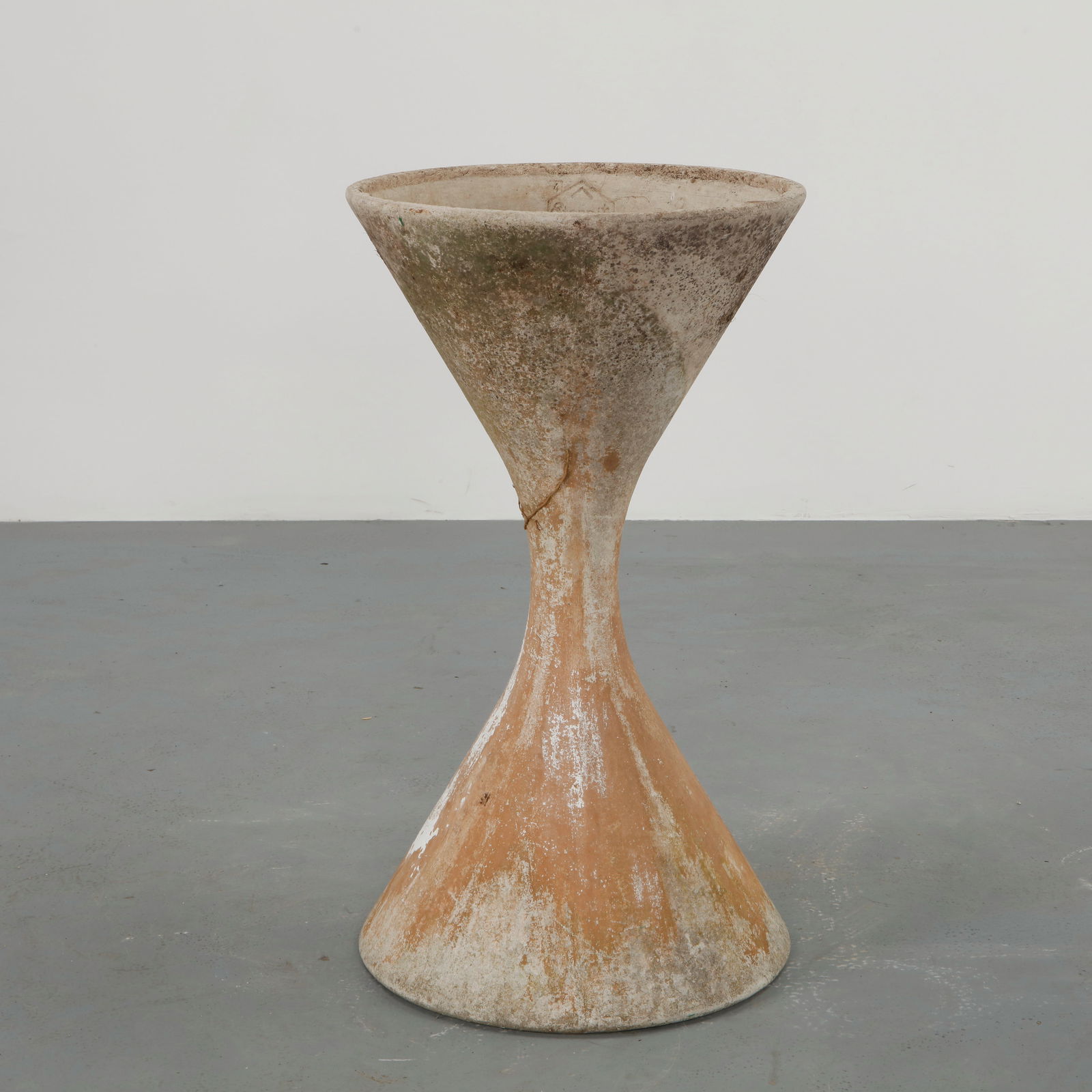 Willy Guhl, Large Diabolo Planter, 1960s: Willy Guhl large diabolo planter manufactured by Eternit, Switzerland. Height: 36 in. Width: 22 in.