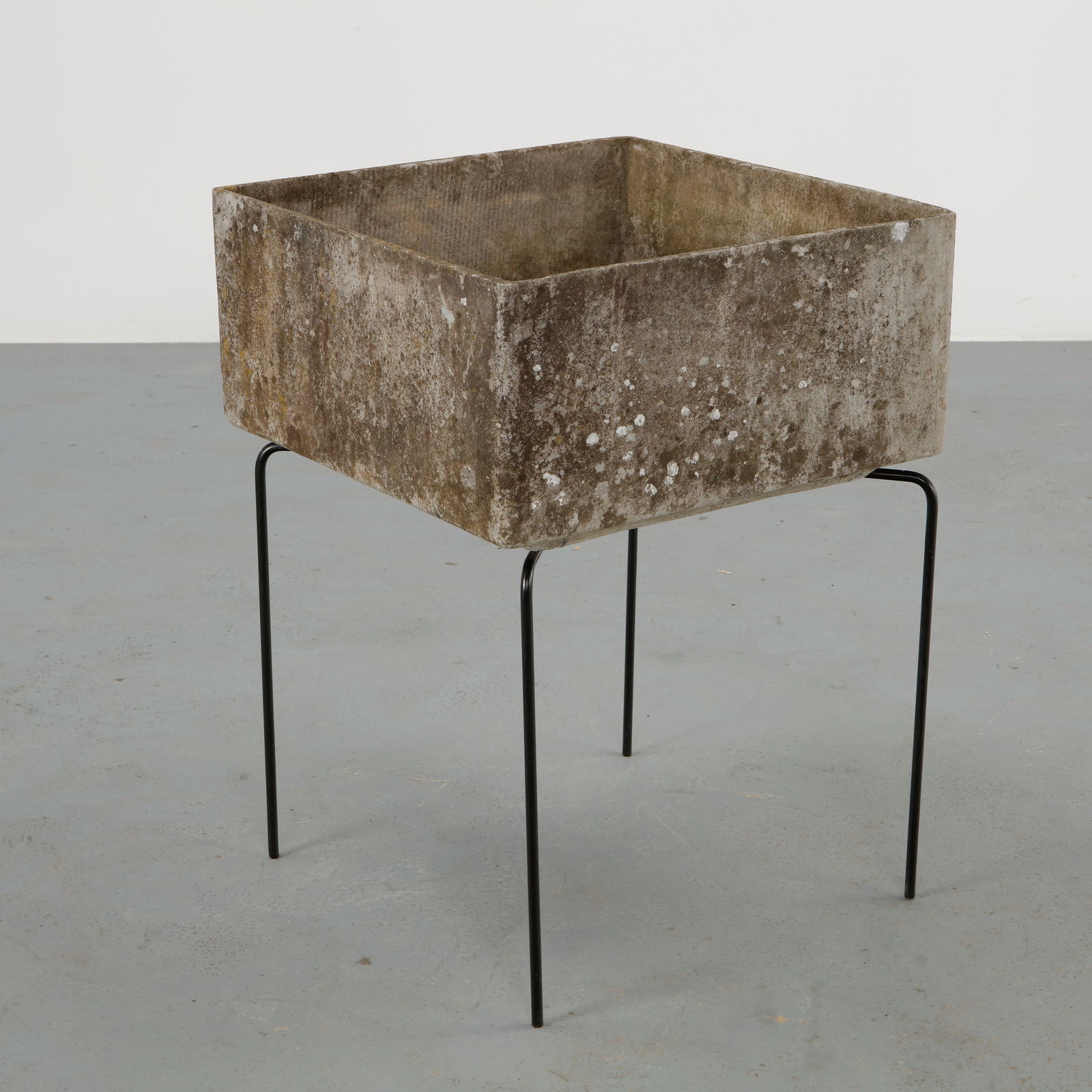 Willy Guhl, Square Planter on Stand, 1960s: Square planter designed by Willy Guhl and produced by Eternit in fiber cement, raised on a slender black metal stand. The minimalist geometry highlights the materiality of the planter, while the natur