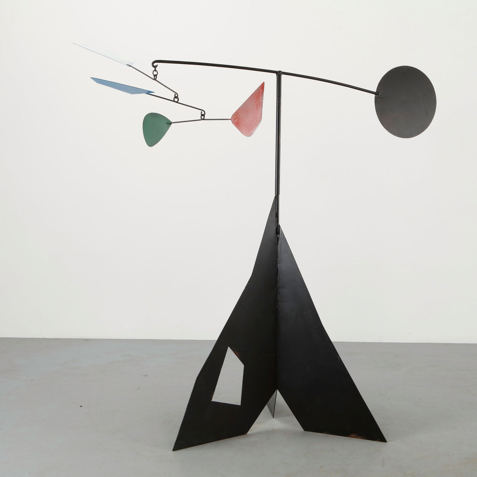 Black Contemporary French Metal Sculpture, Artisan-Crafted, 1980s: Crafted in patinated steel, this sculptural composition is defined by its architectural base and delicately balanced geometric elements. Circular and angular forms, articulated in vivid primary