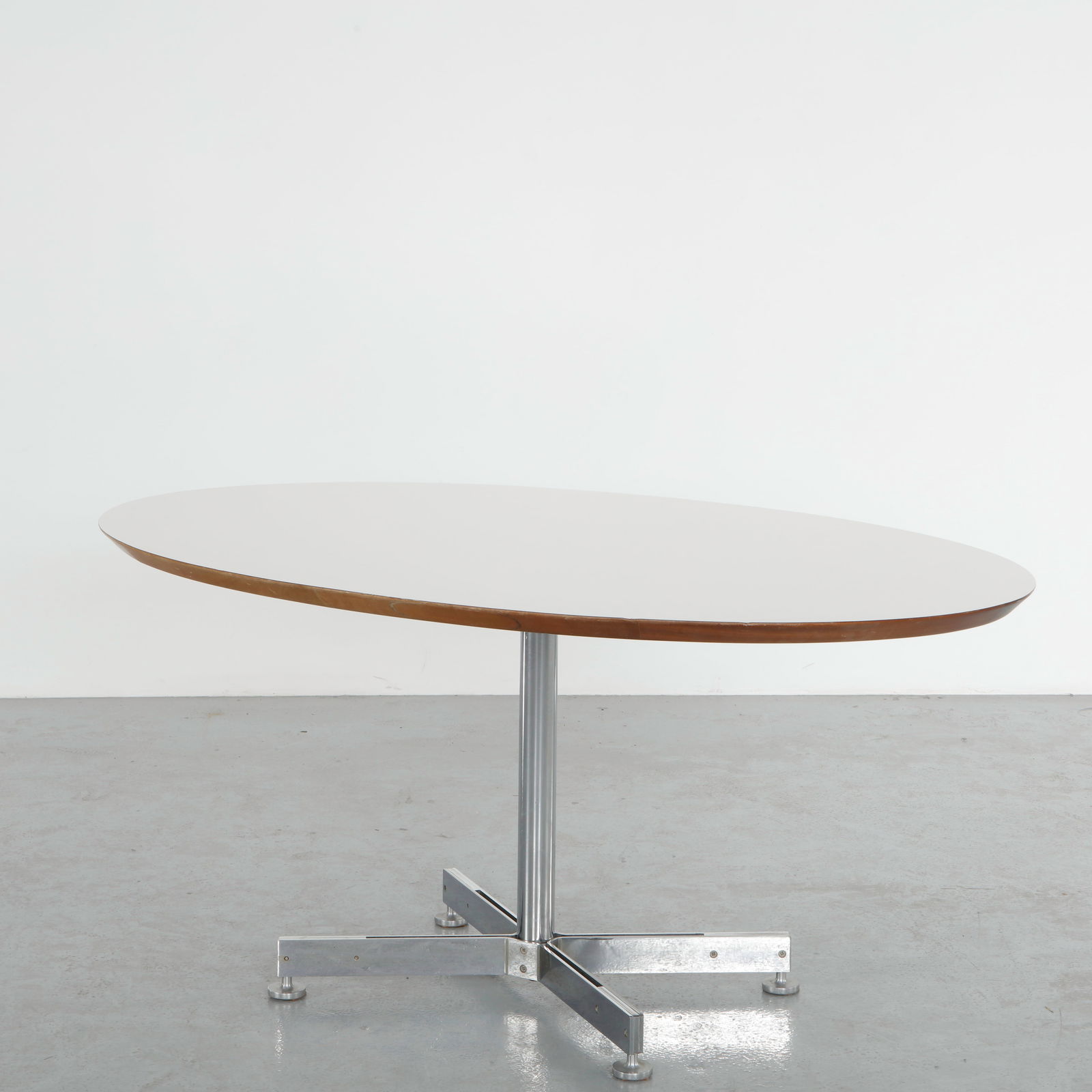Georges Frydman for EFA, White Oval Dining Table, 1970s (1 of 13)