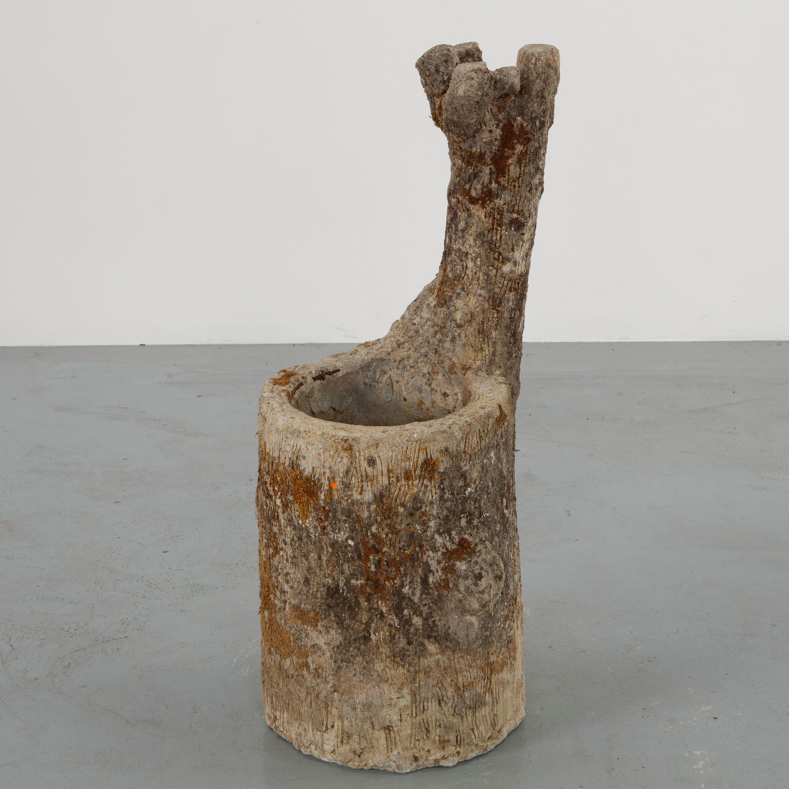 Faux Bois Well Planter, 1960s: Sculptural garden planter executed in cast concrete in the traditional faux bois technique, conceived in the form of a rustic well with a rising tree trunk element. The bark textured surface and