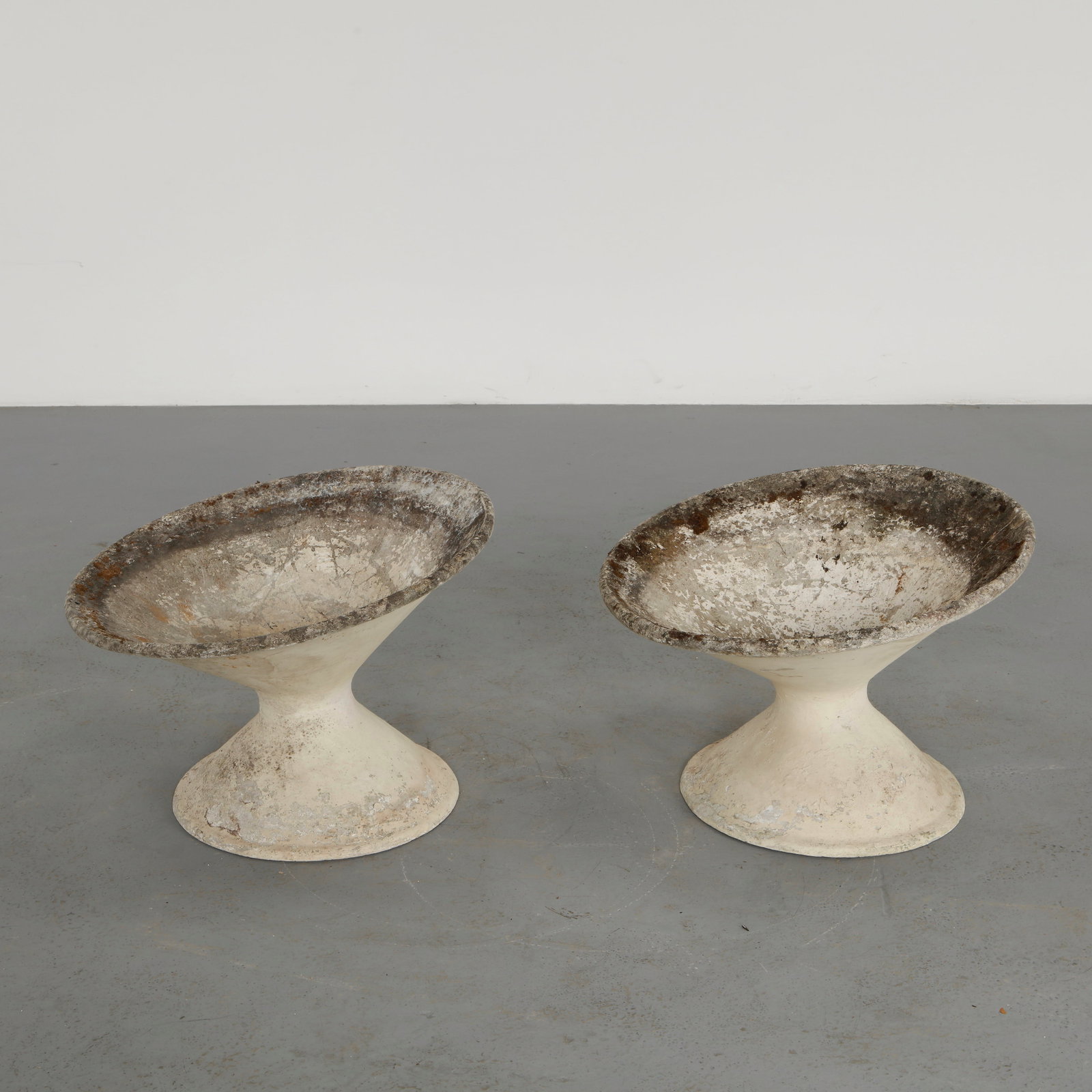Willy Guhl, Pair of Off-Kilter Planters, 1960s (1 of 13)