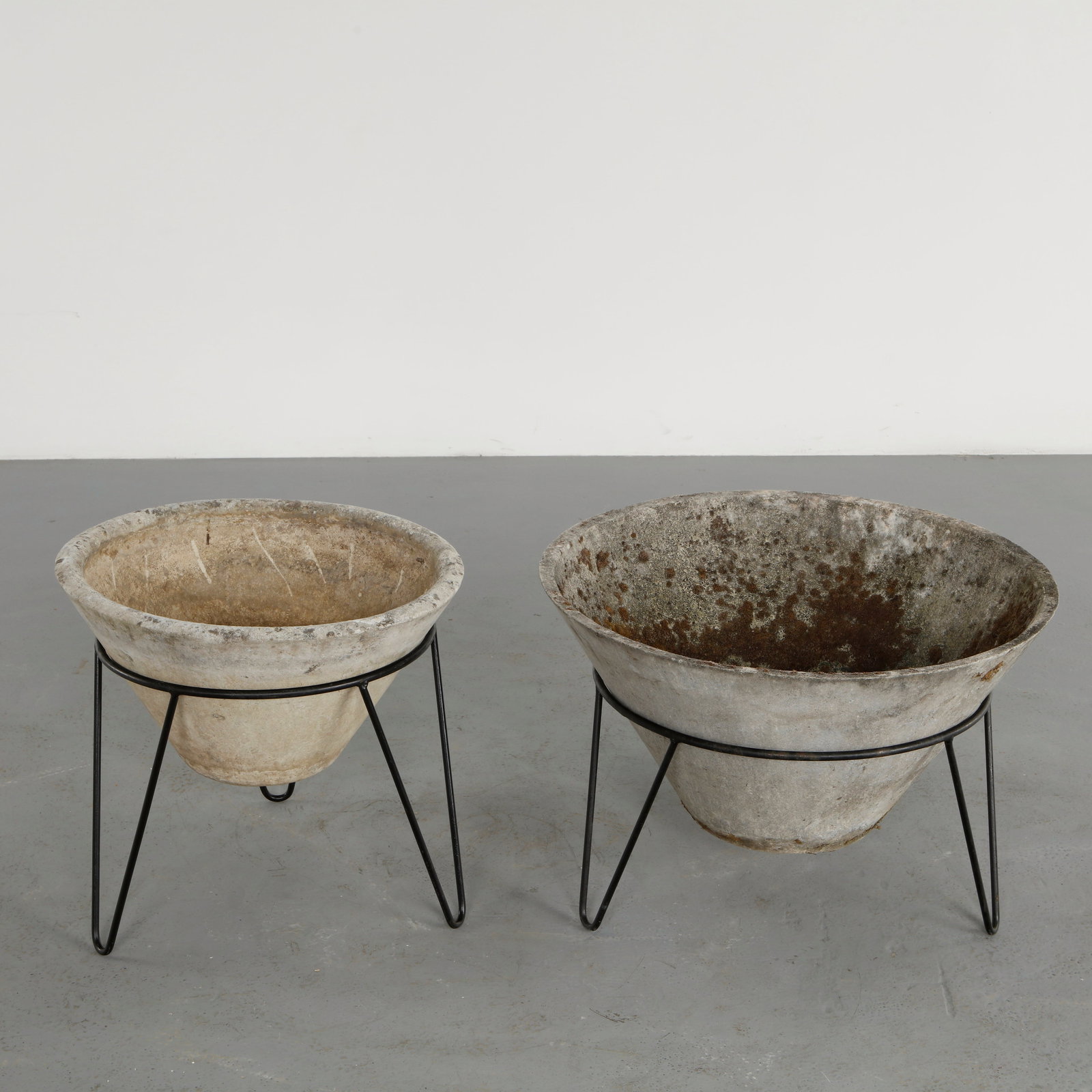 Willy Guhl, Pair of Large and Medium Conical Planters on Stands, 1960s (1 of 12)