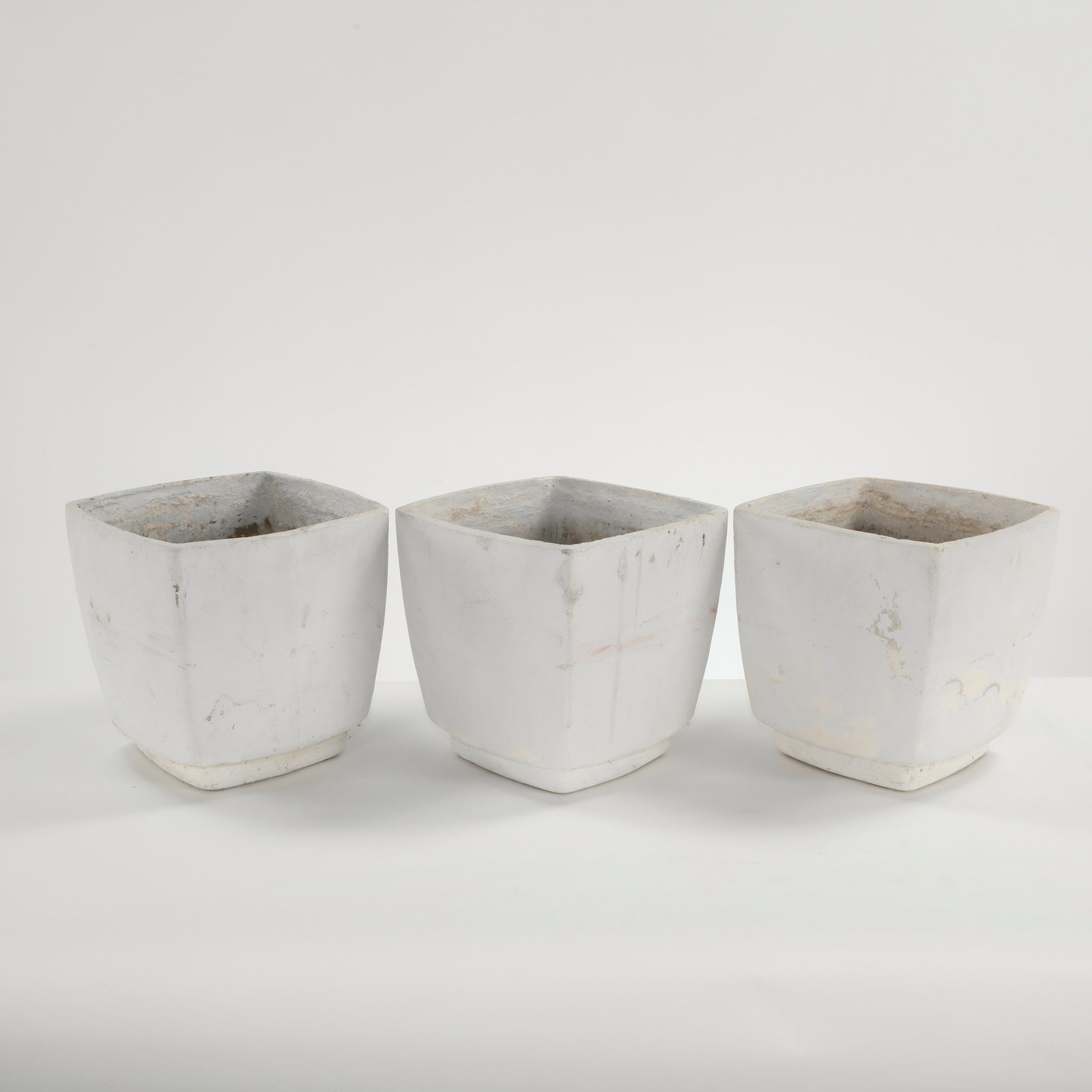 Willy Guhl, Set of Three White Concrete Planters, 1960s (1 of 16)