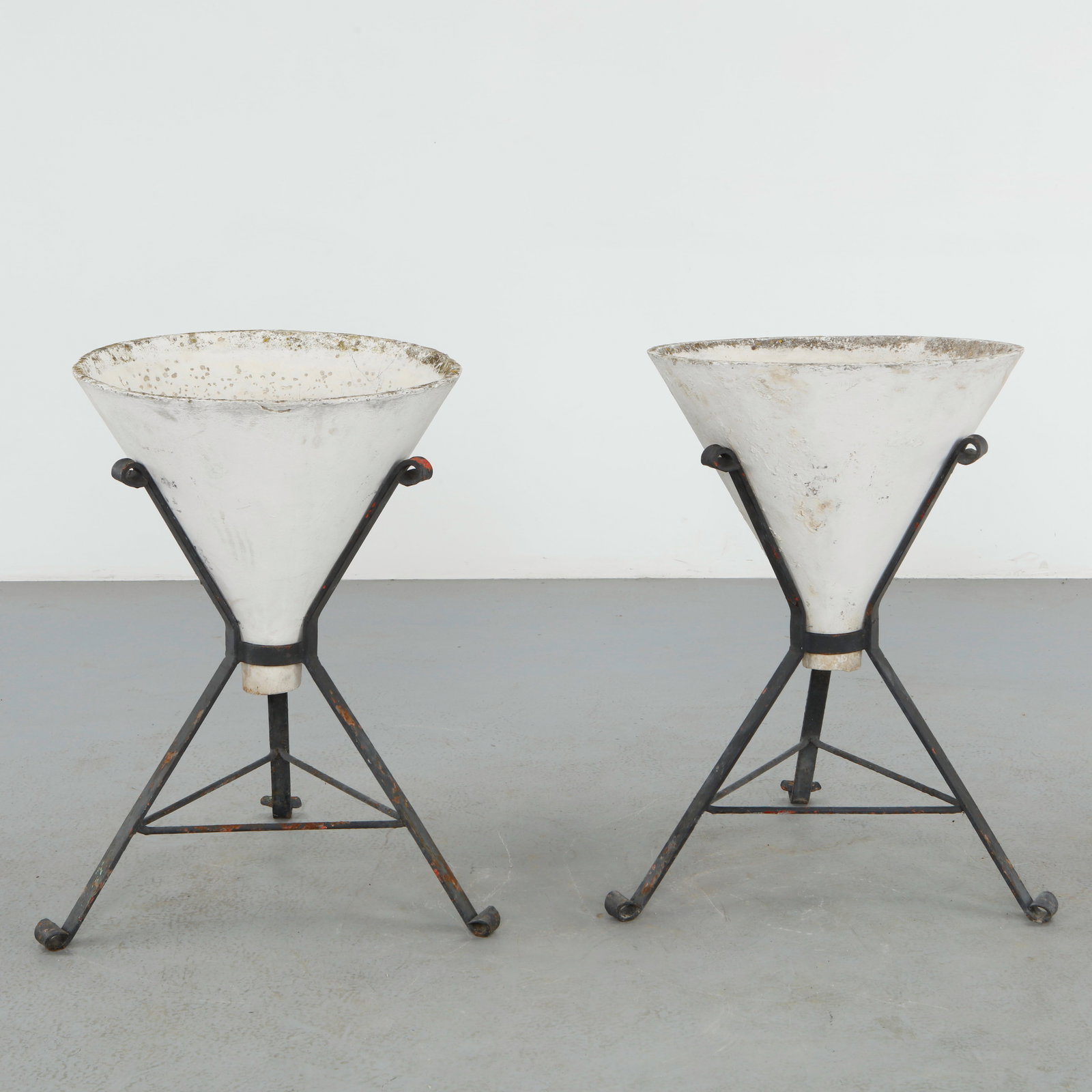 Willy Guhl, Pair of Conical Planters on Metal Stands, 1960s: A stunning and highly sought-after pair of conical planters in fiber cement, featuring elegant flared silhouettes. The surfaces display a beautifully aged patina, enhancing their sculptural presence. 