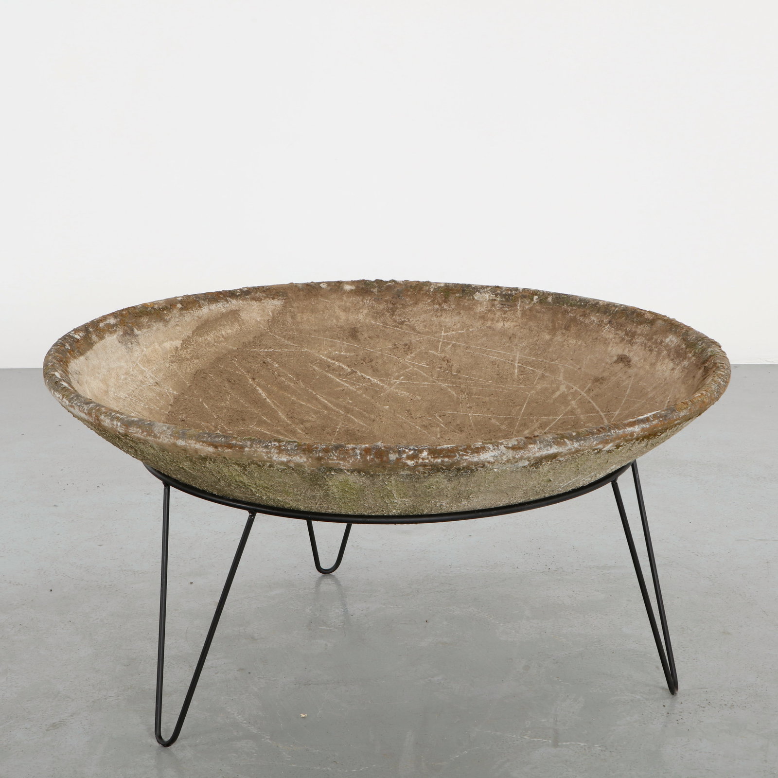 Willy Guhl, Large Bowl Planter on Stand, 1960s: Large round planter by Swiss designer Willy Guhl for Eternit, showcasing a magnificent aged patina across its fiber cement surface. The generous bowl form rests on its original concrete stand,