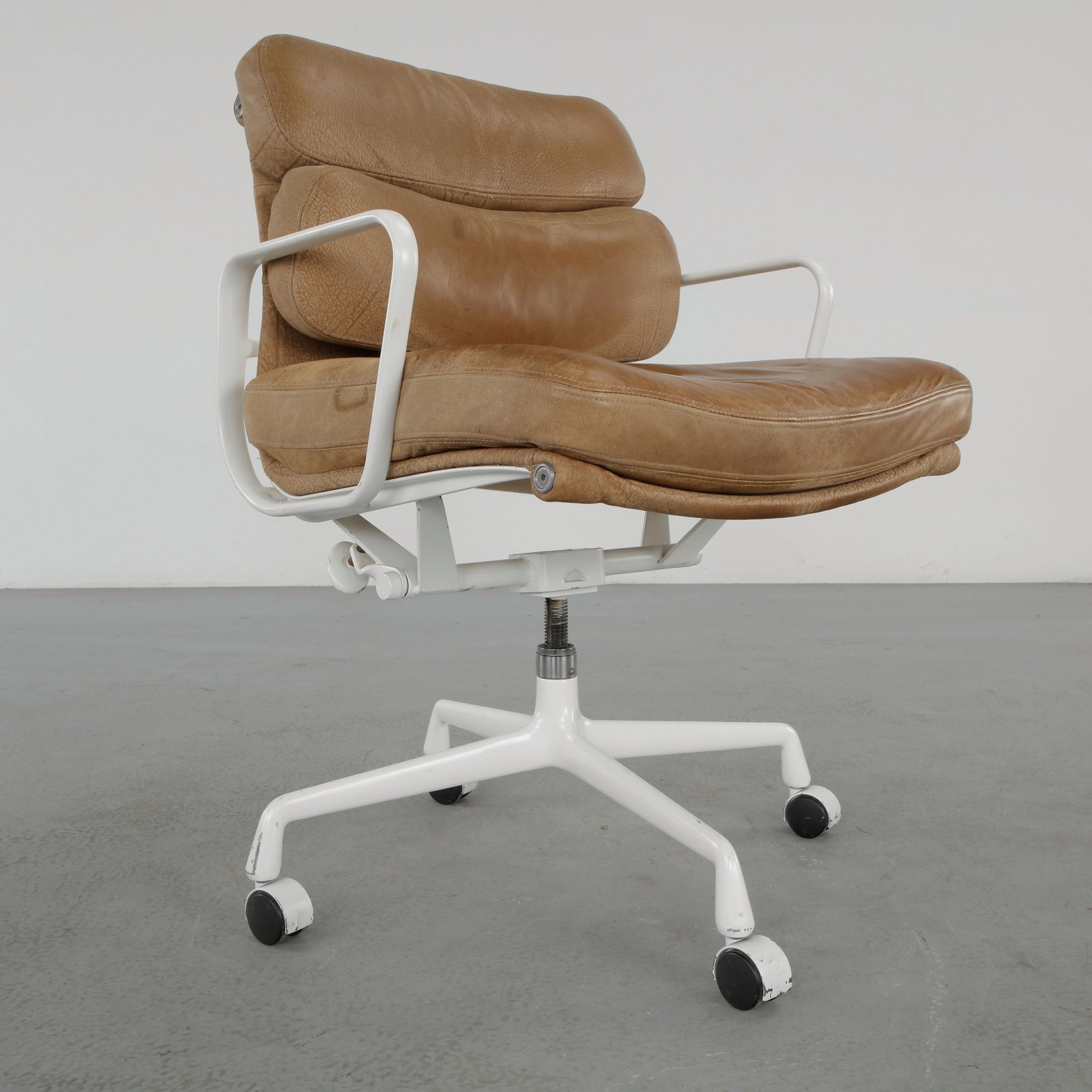 Herman Miller Eames Soft Pad Executive Chair in Camel Leather - 14