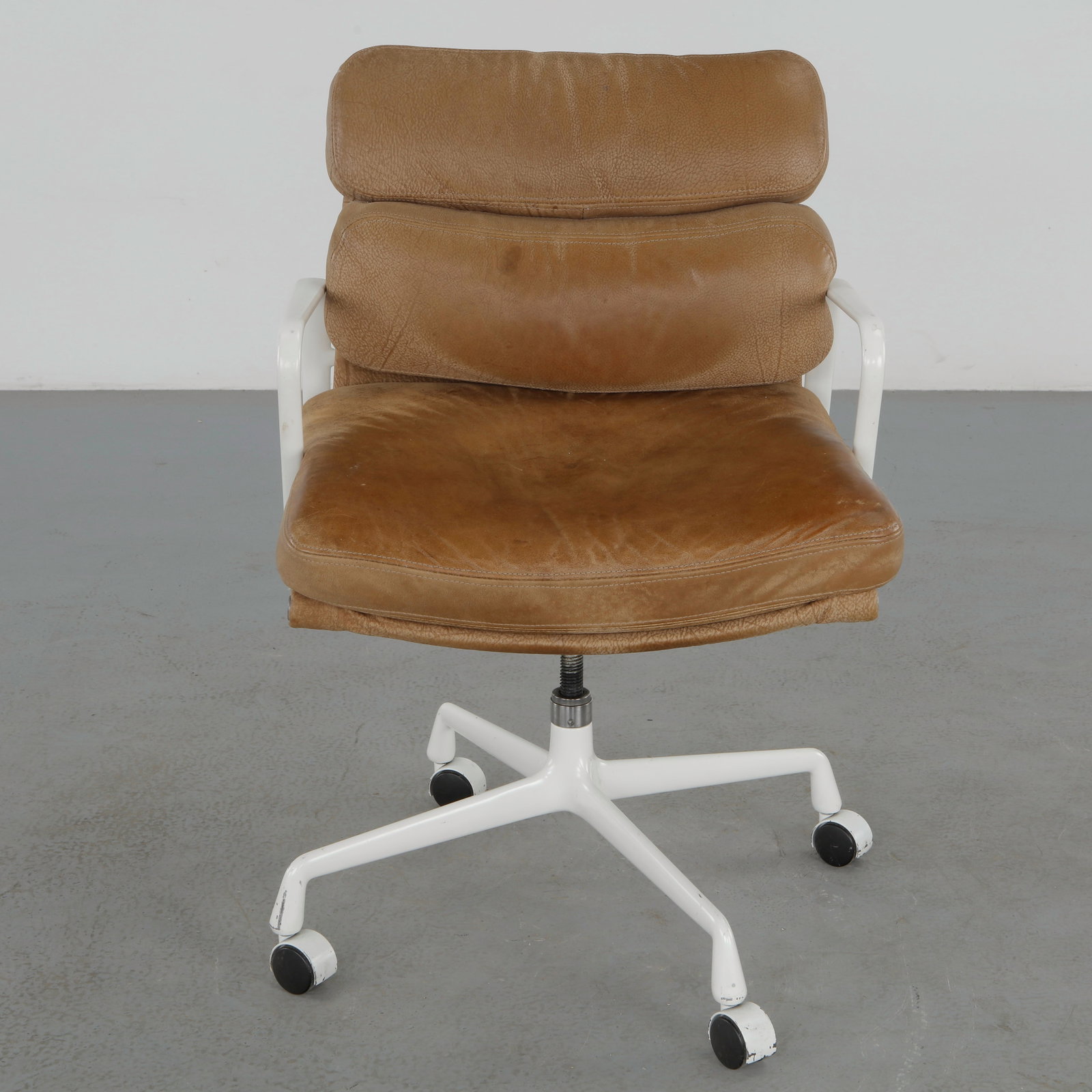 Herman Miller Eames Soft Pad Executive Chair in Camel Leather - 2