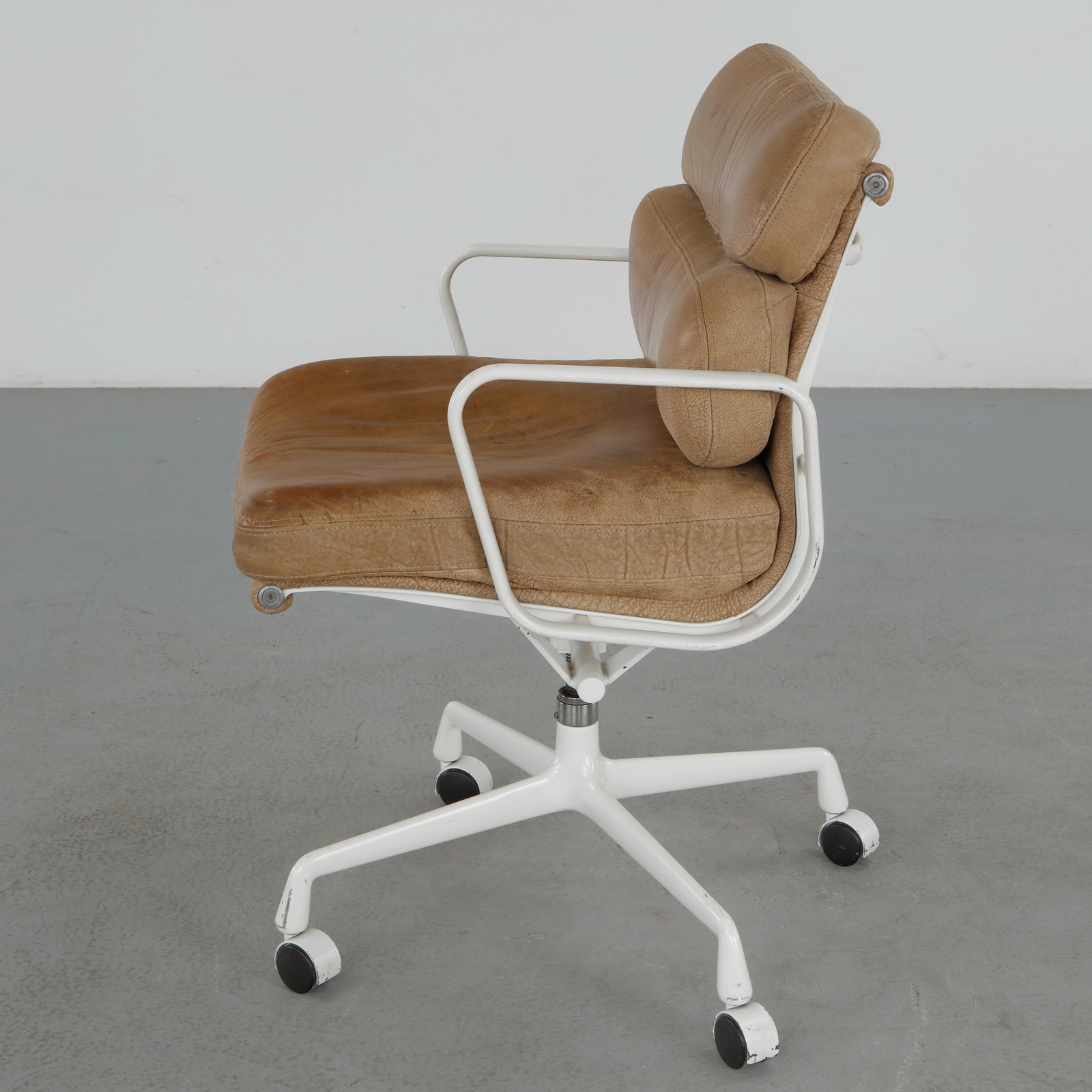 Herman Miller Eames Soft Pad Executive Chair in Camel Leather - 3