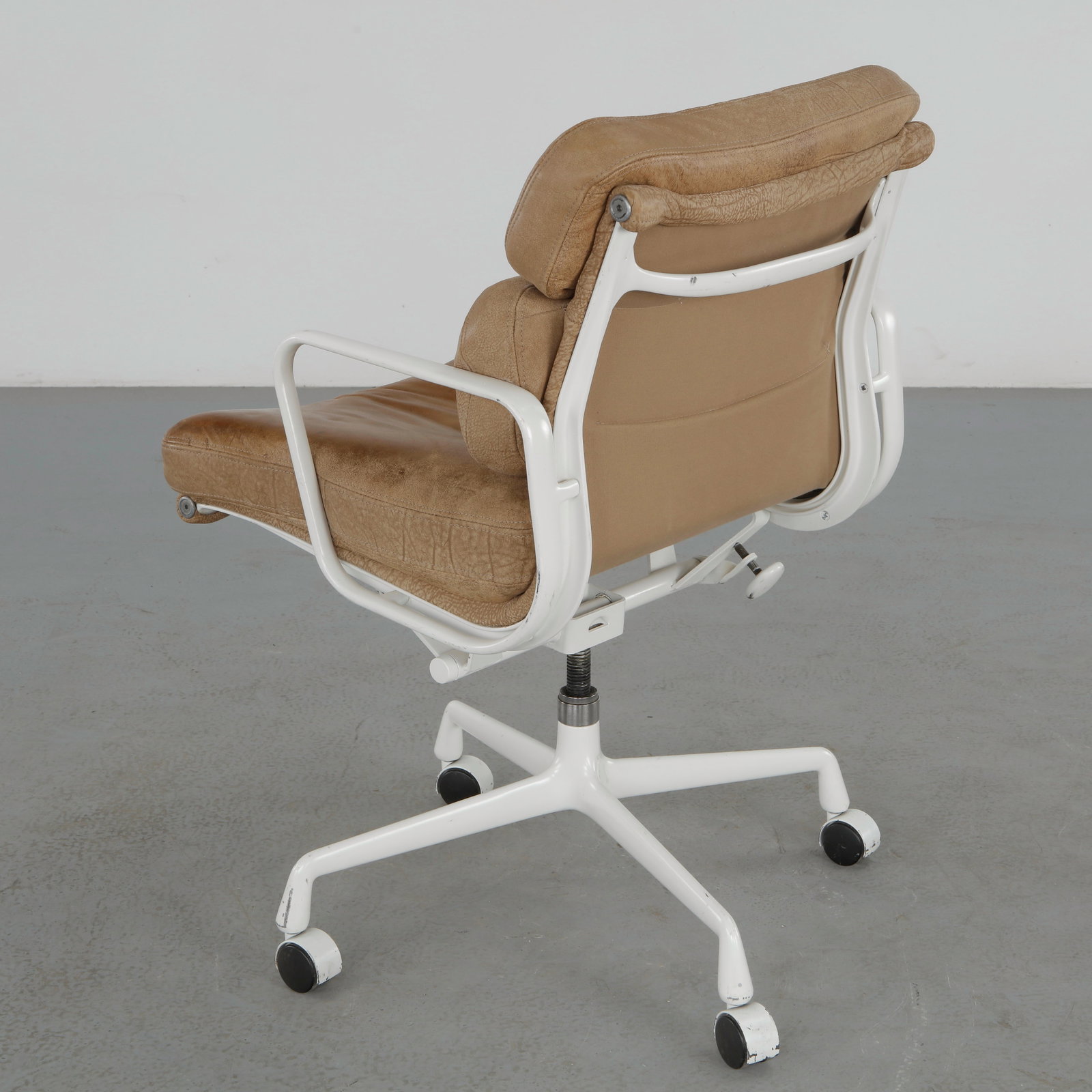 Herman Miller Eames Soft Pad Executive Chair in Camel Leather - 4
