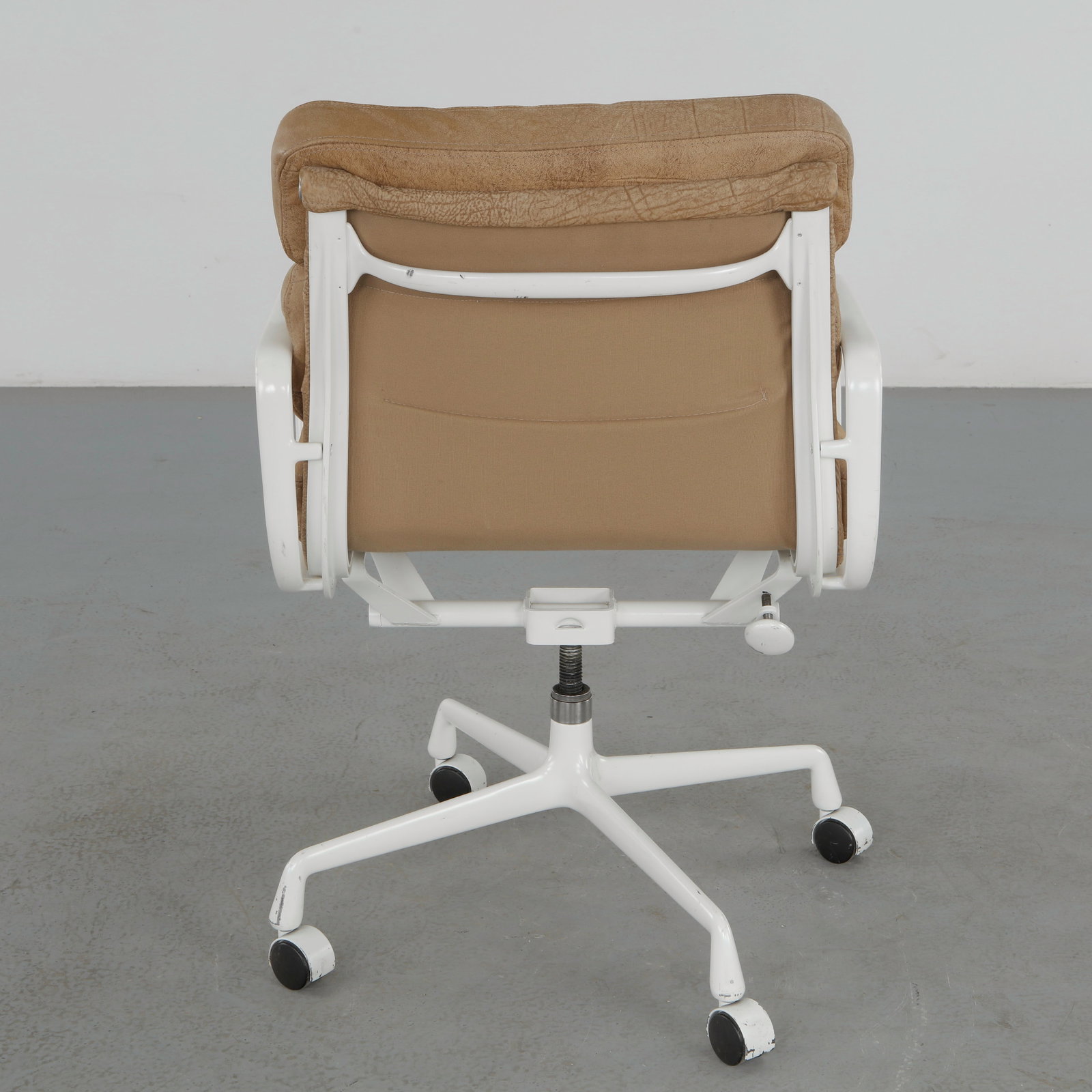 Herman Miller Eames Soft Pad Executive Chair in Camel Leather - 5