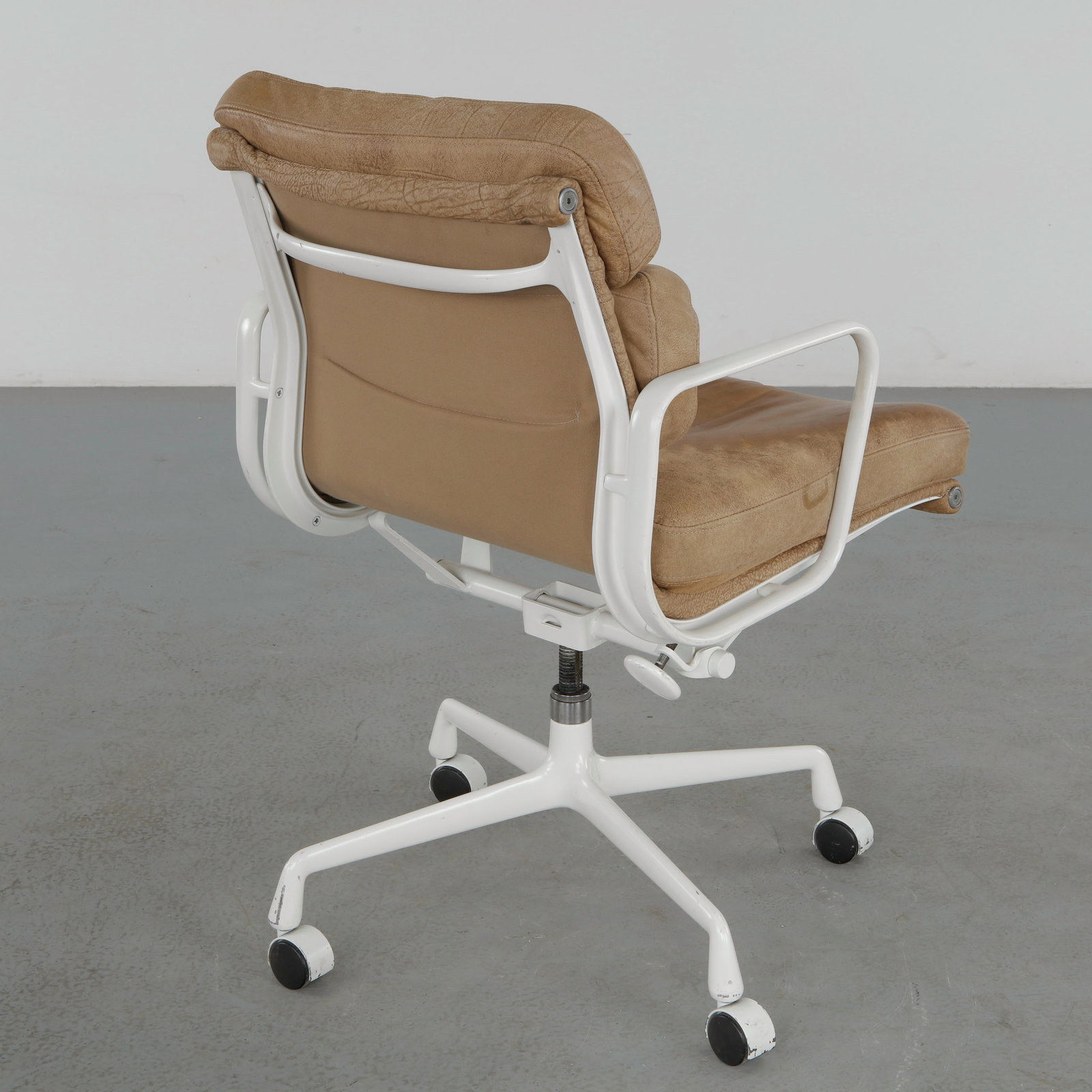 Herman Miller Eames Soft Pad Executive Chair in Camel Leather - 6
