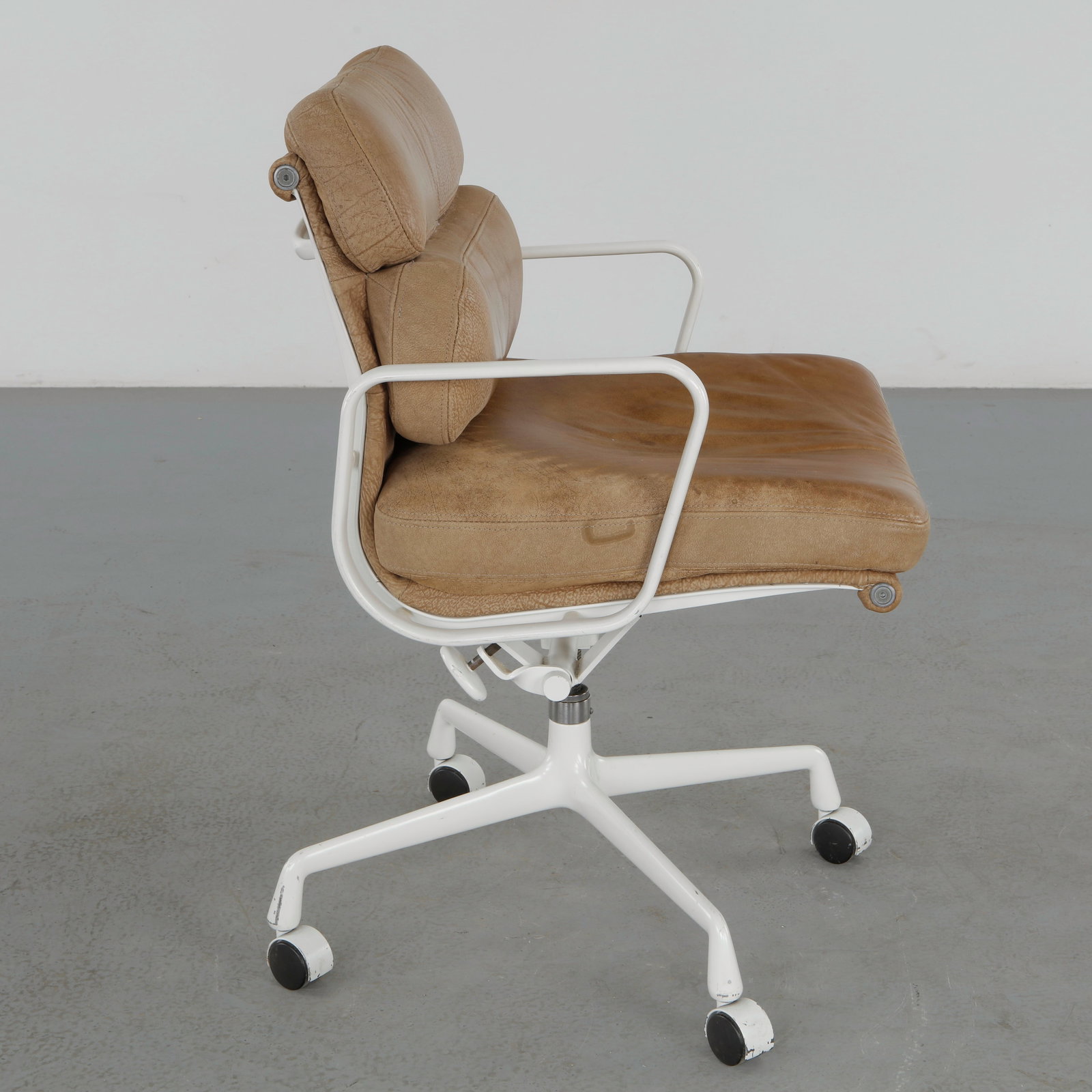 Herman Miller Eames Soft Pad Executive Chair in Camel Leather - 7