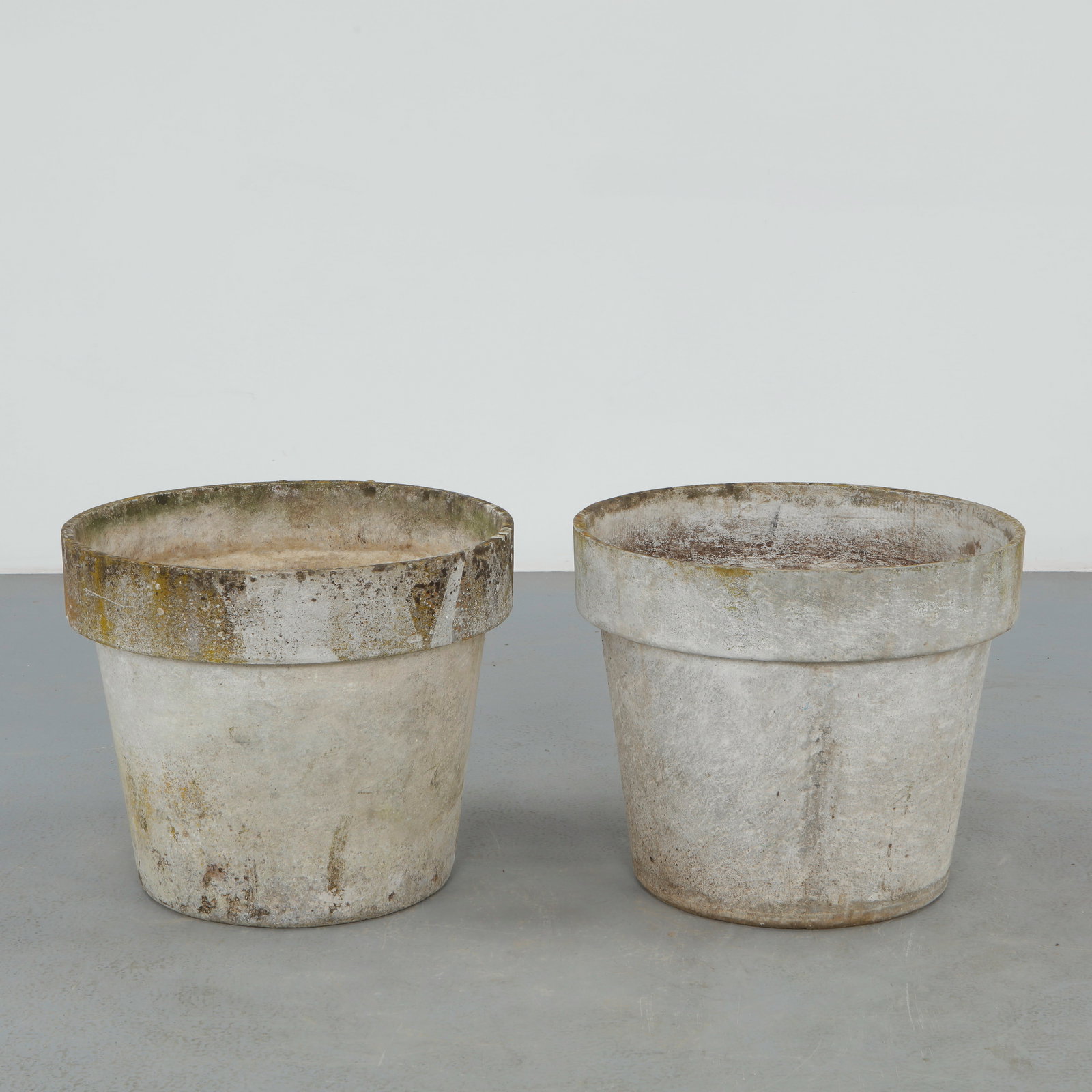 Willy Guhl, Pair of Large Round Planters, 1960s (1 of 13)