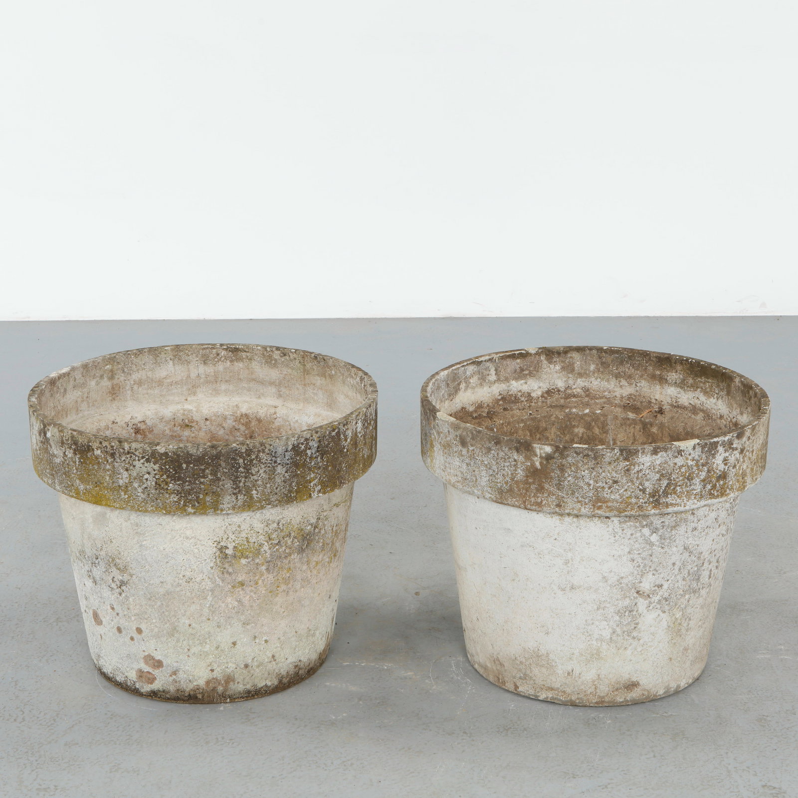 Willy Guhl, Pair of Large Round Planters, 1960s (1 of 10)